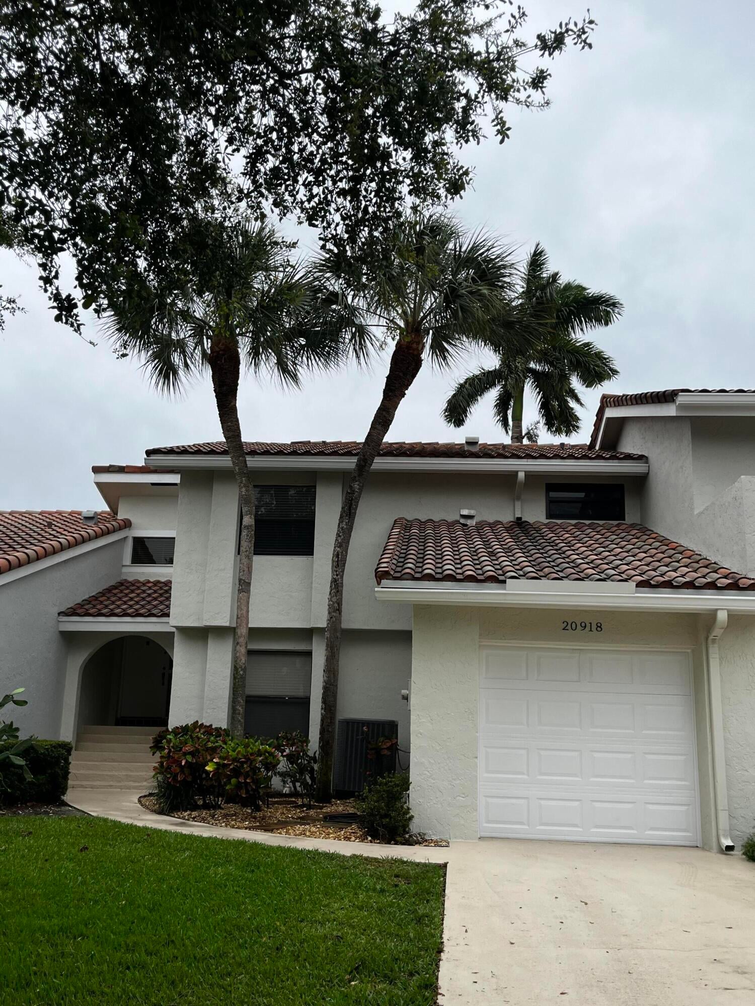 3BR – Townhouse at 20918 Estada Lane