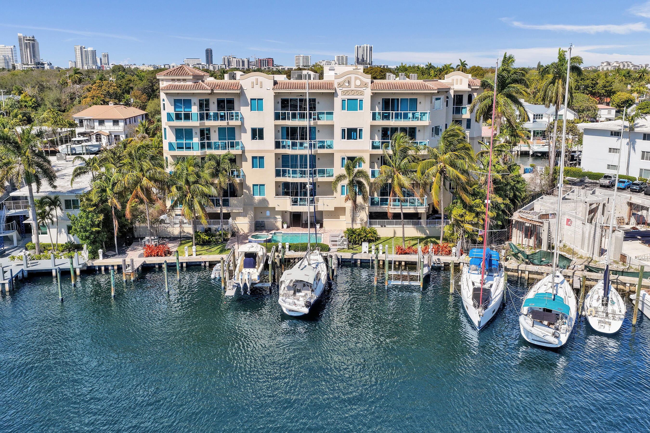 3BR – Condominium at 516 Hendricks Isle #4a
