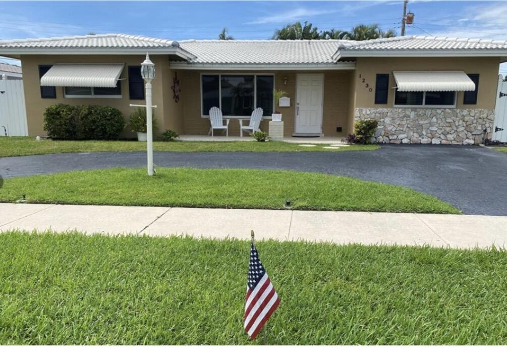 3BR – SingleFamilyResidence at 1230 SE 14th Drive
