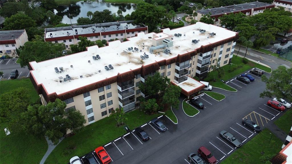 2BR – Condominium at 4152 Inverrary Drive #202