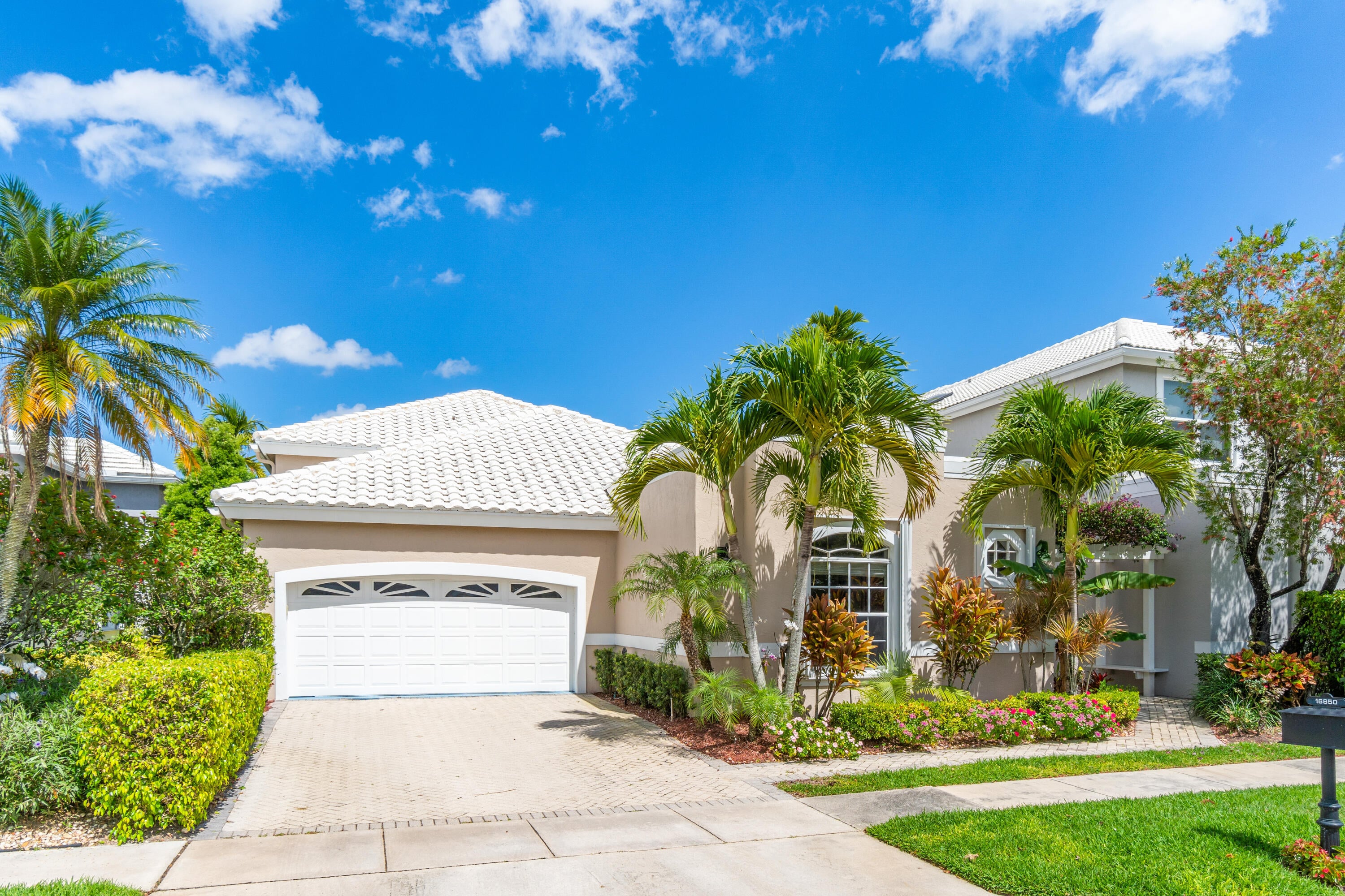 3BR – SingleFamilyResidence at 16850 Colchester Court