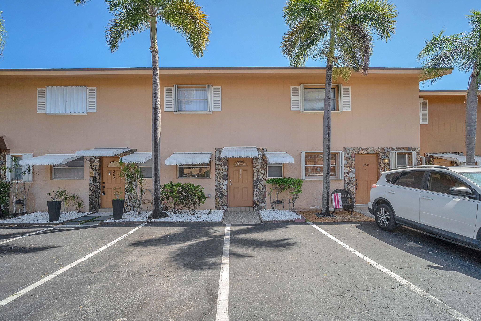 2BR – Townhouse at 450 SE 7th Street