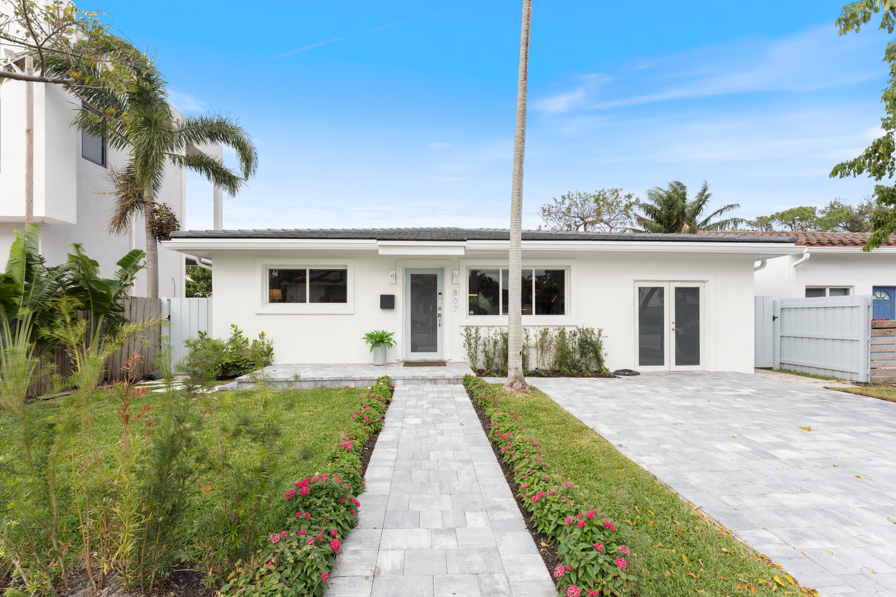 2BR – SingleFamilyResidence at 807 SE 11th Court