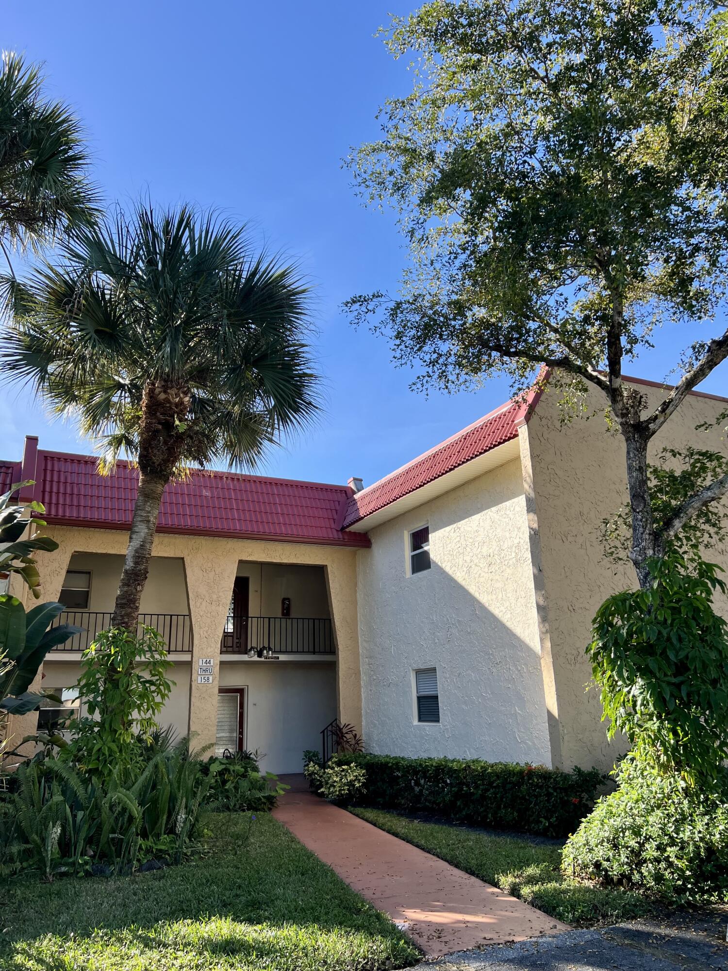 1BR – Condominium at 156 Lake Evelyn Drive