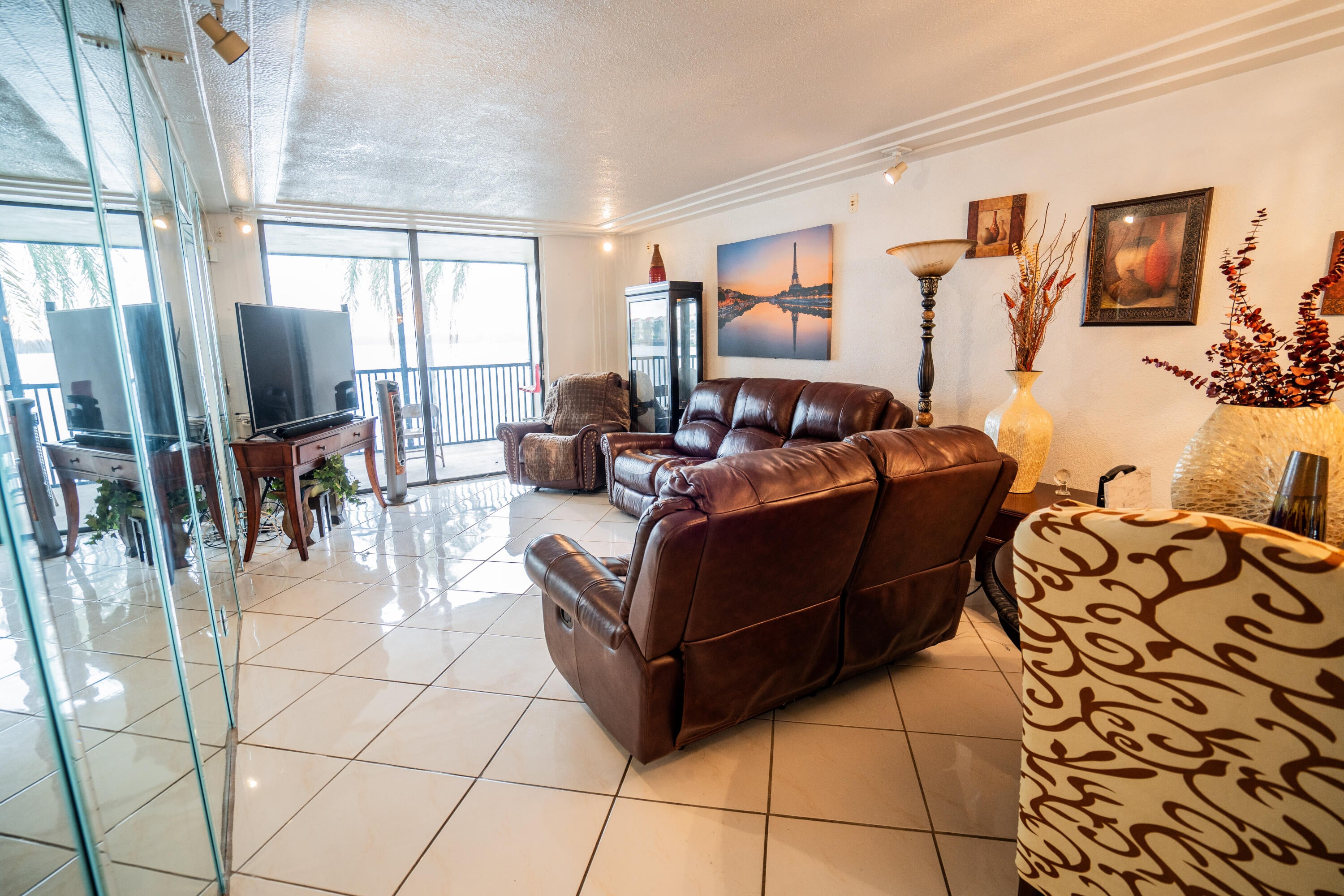 2BR – Condominium at 112 Lake Emerald Drive #203