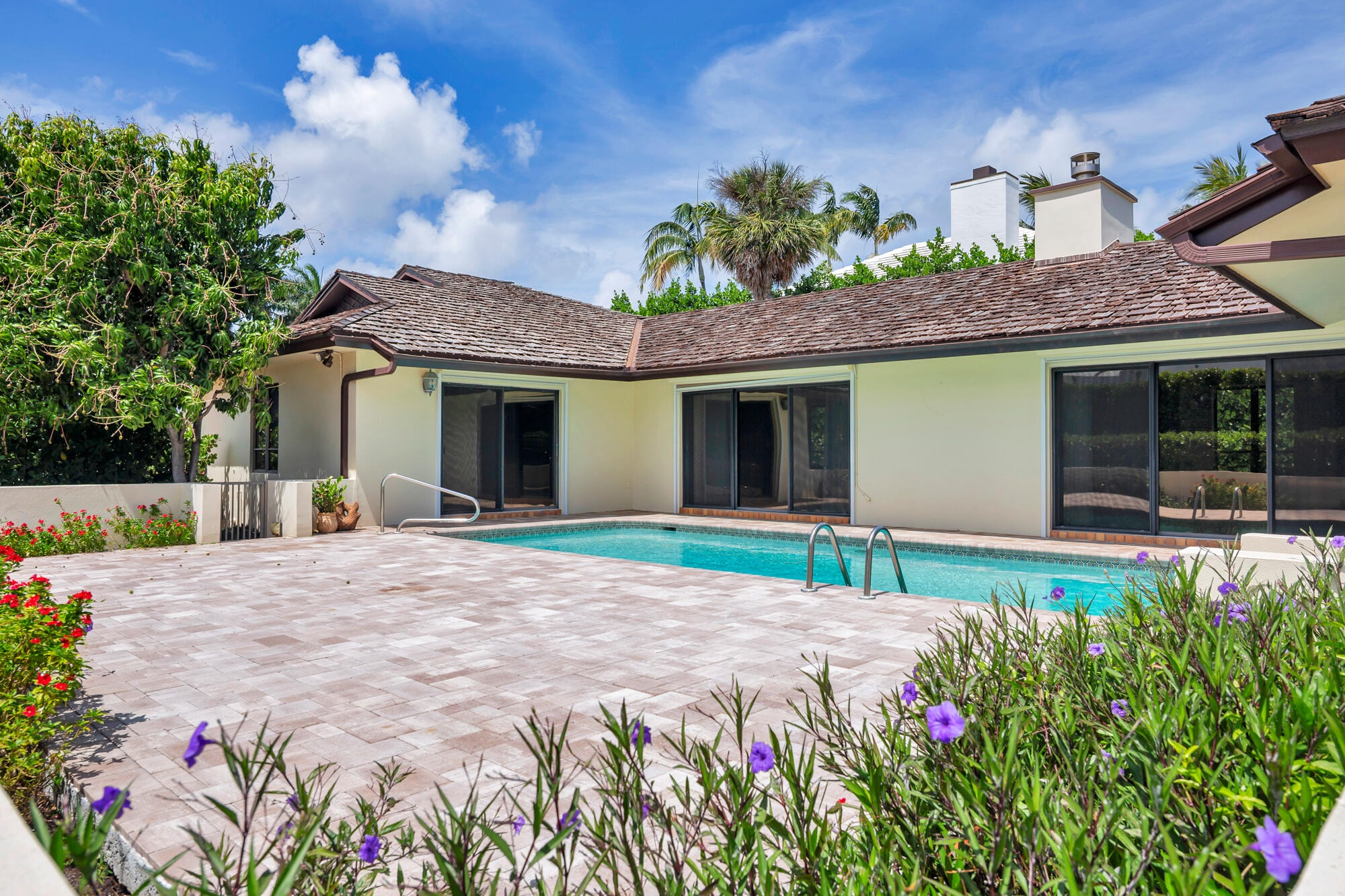 3BR – SingleFamilyResidence at 575 N Lake Way