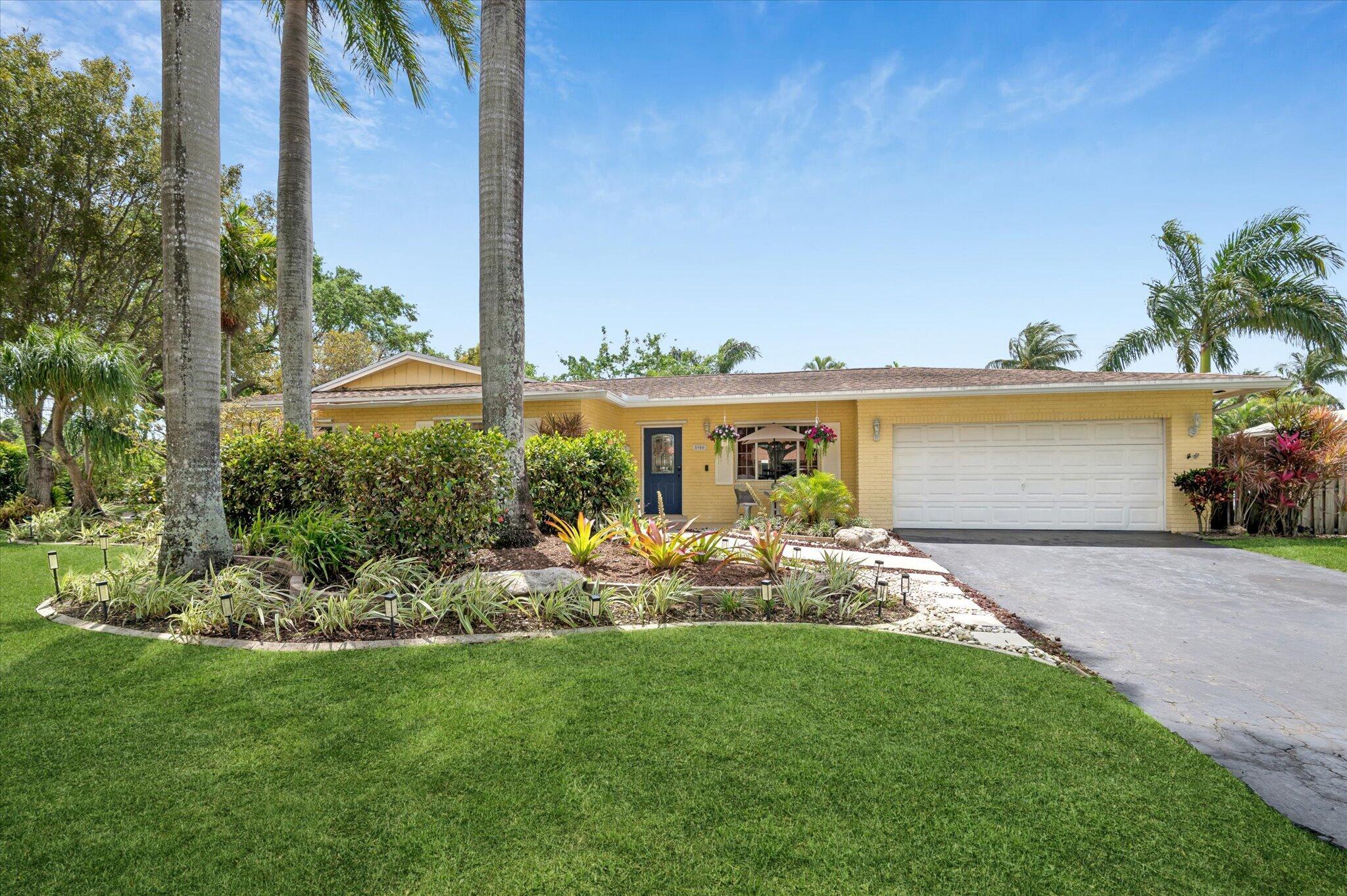 3BR – SingleFamilyResidence at 5900 SW 18th Street