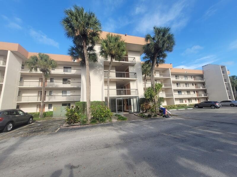 2BR – Condominium at 5917 Via Vermilya #206