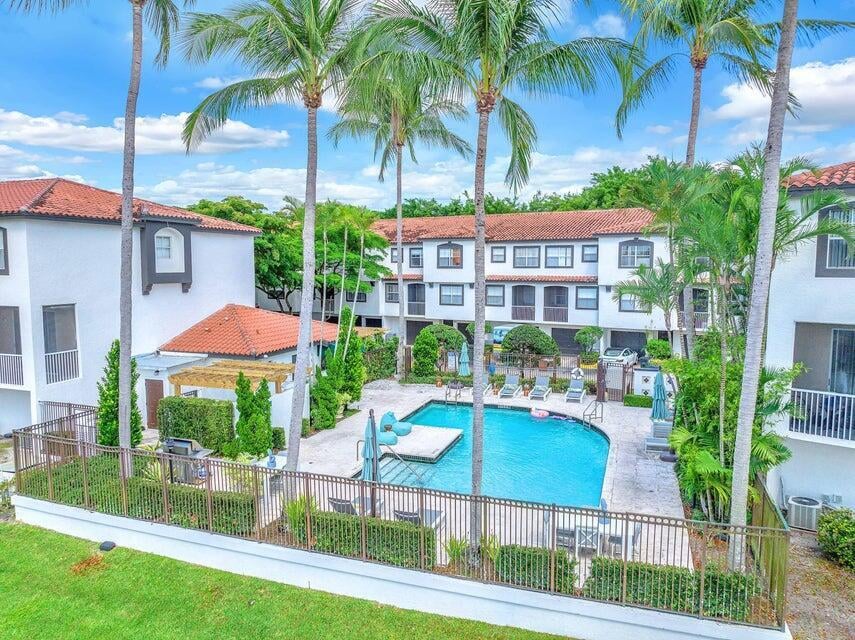 3BR – Townhouse at 20889 Saint Andrews Boulevard