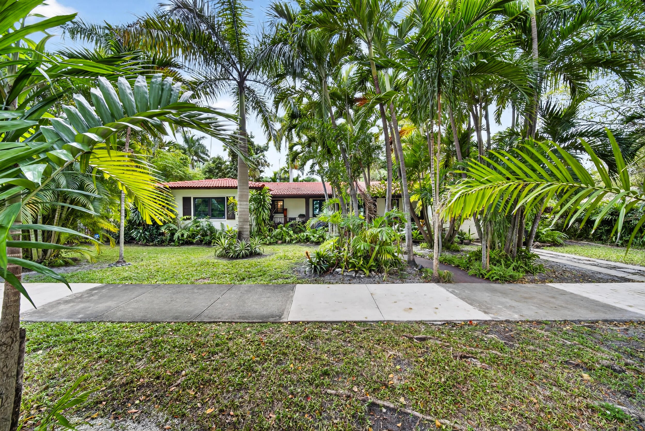 3BR – SingleFamilyResidence at 320 San Sebastian Avenue