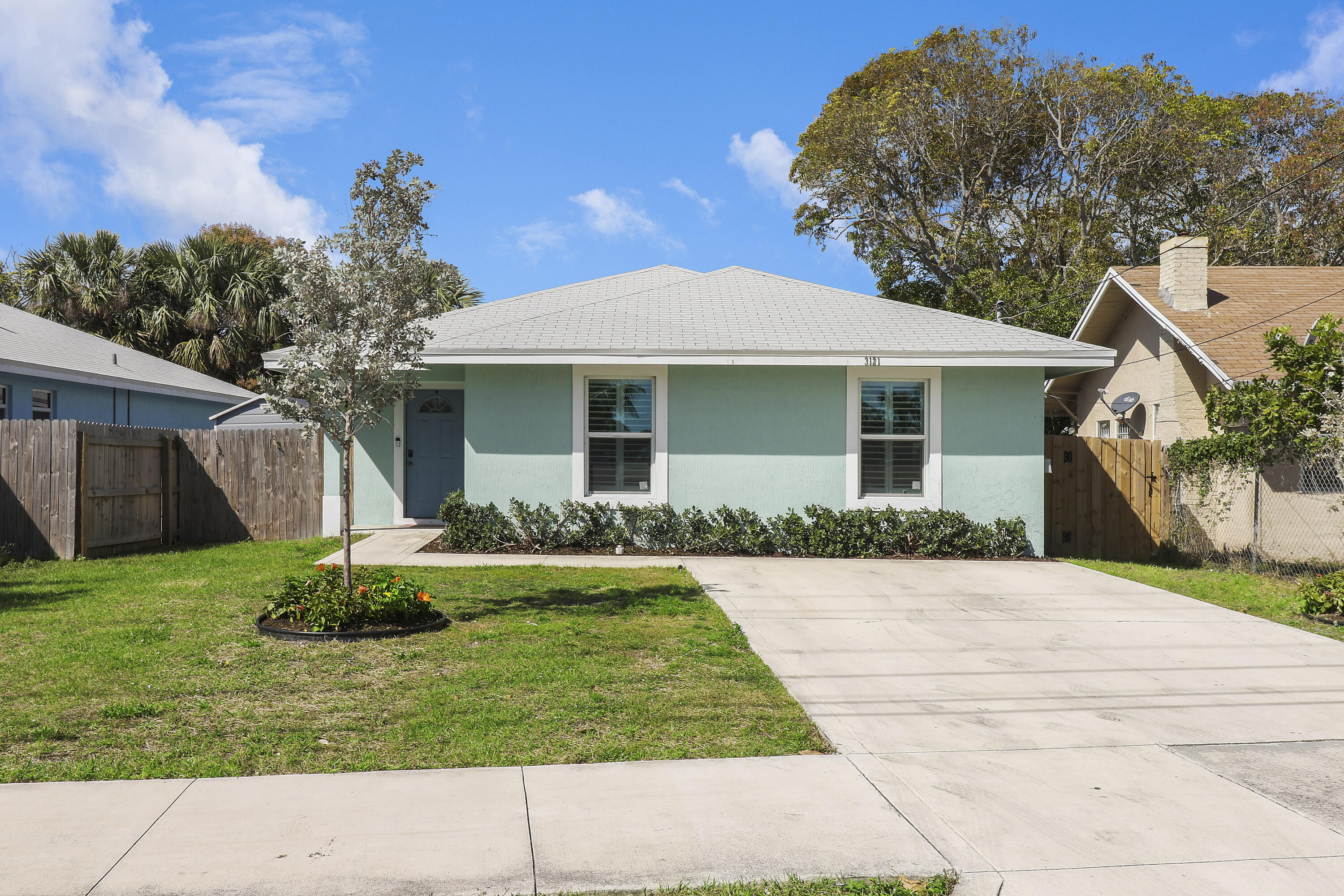 3BR – SingleFamilyResidence at 3121 Pinewood Avenue