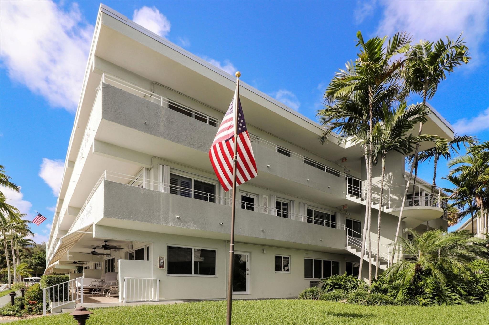 2BR – Condominium at 1000 SE 4th Street #127