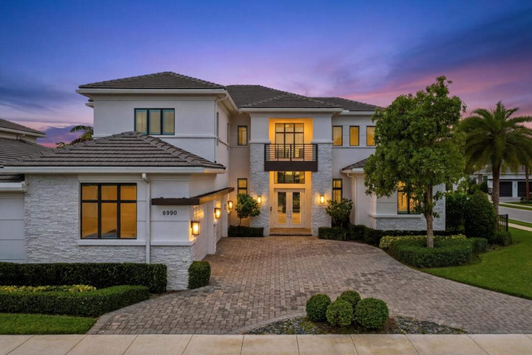 6BR – SingleFamilyResidence at 6990 NW 27th Avenue