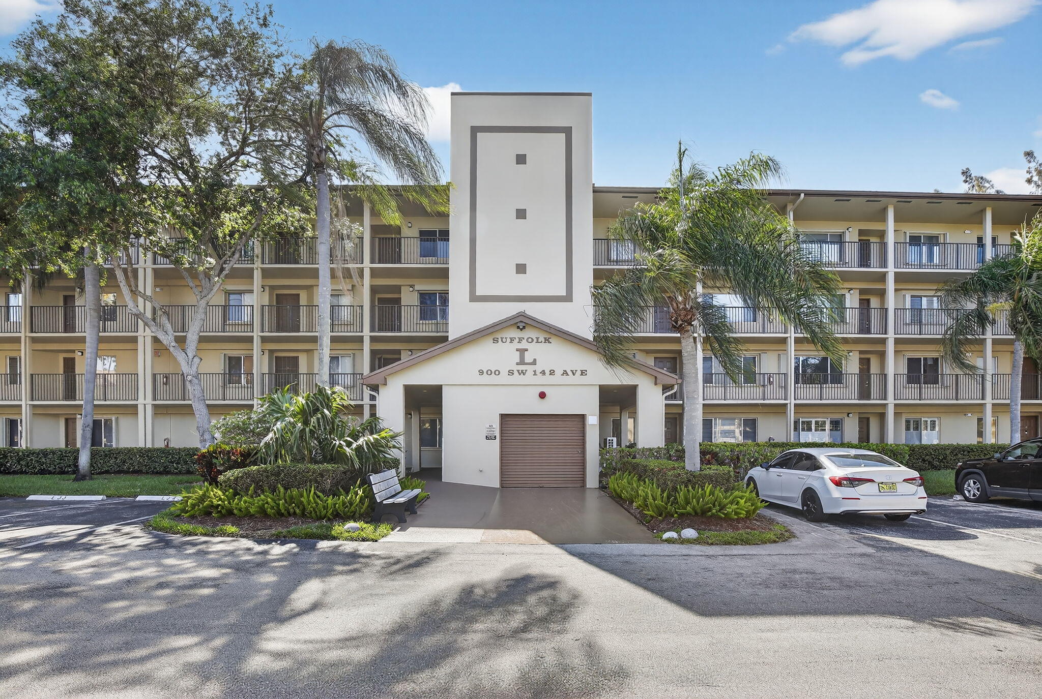 2BR – Condominium at 900 SW 142nd Avenue #305l