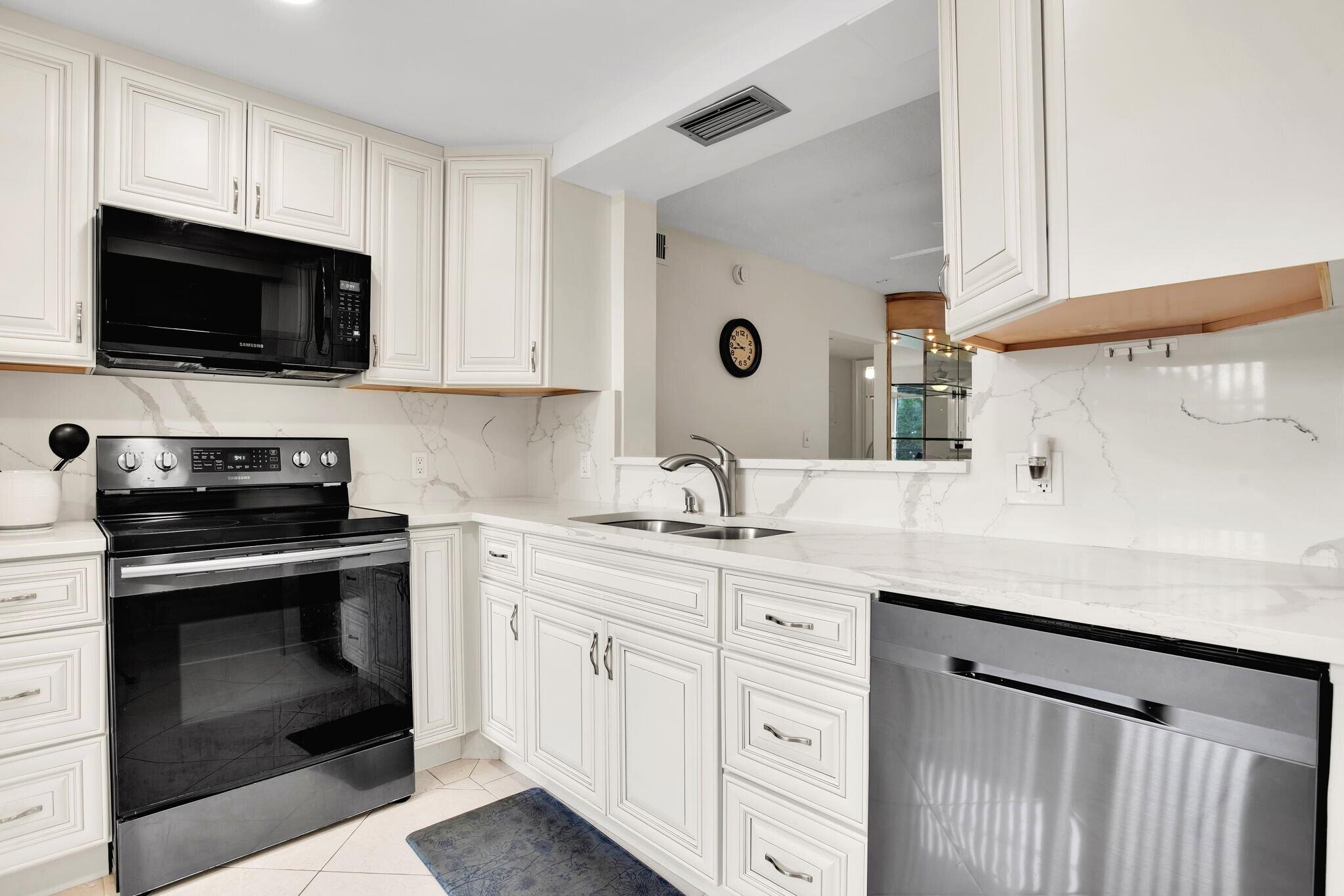 2BR – Condominium at 4701 Martinique Drive #K3