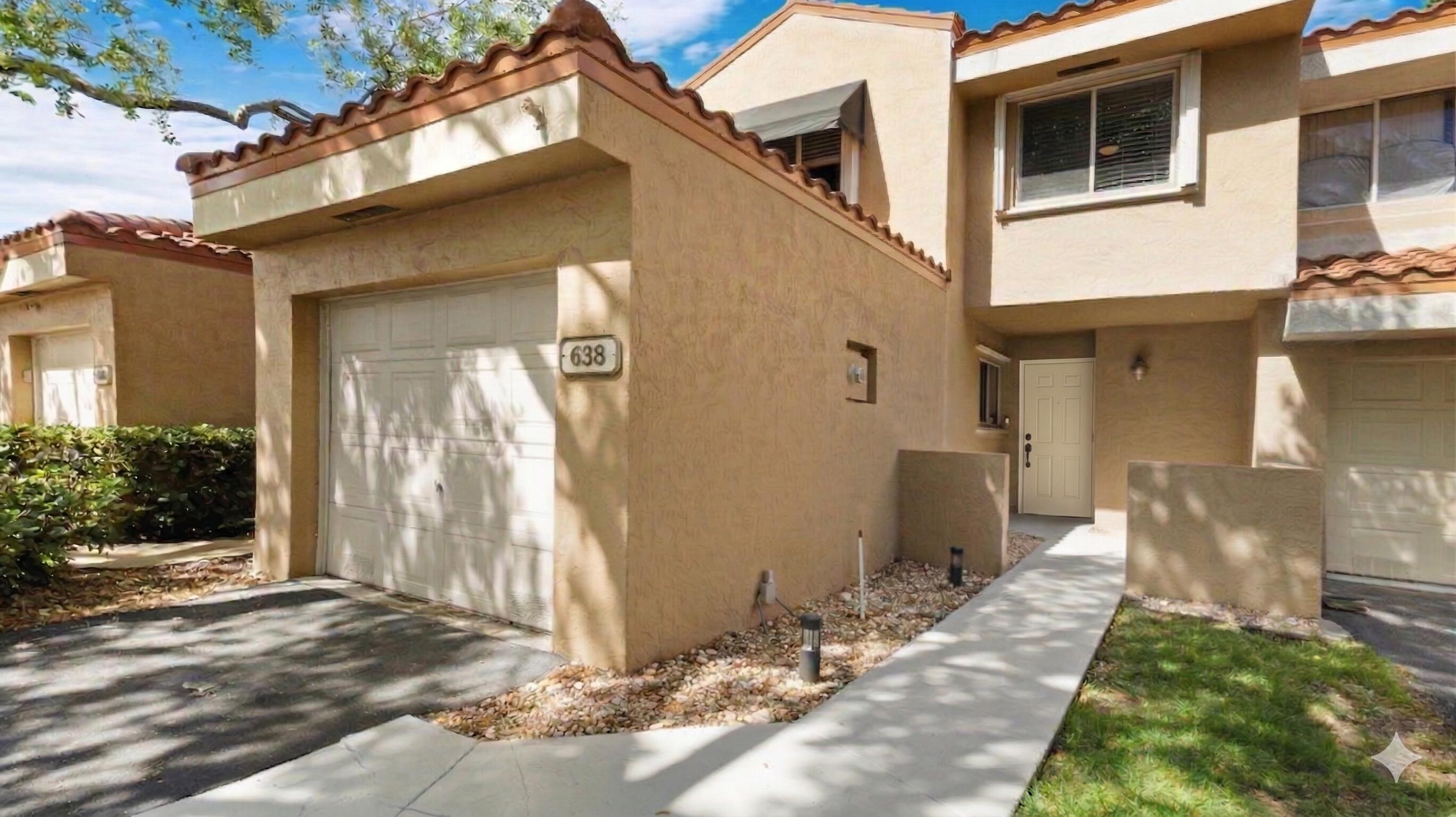 3BR – Townhouse at 638 N University Drive