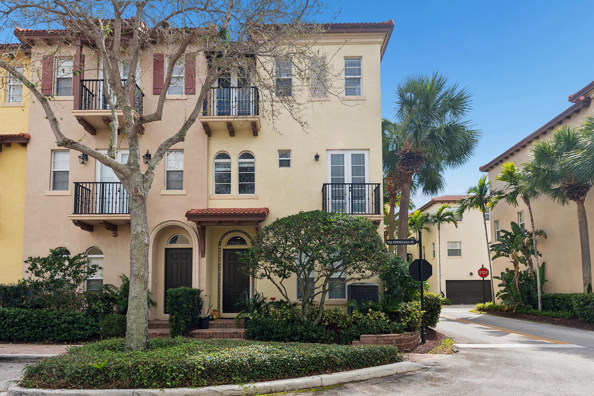 3BR – Townhouse at 41 Via Floresta Drive