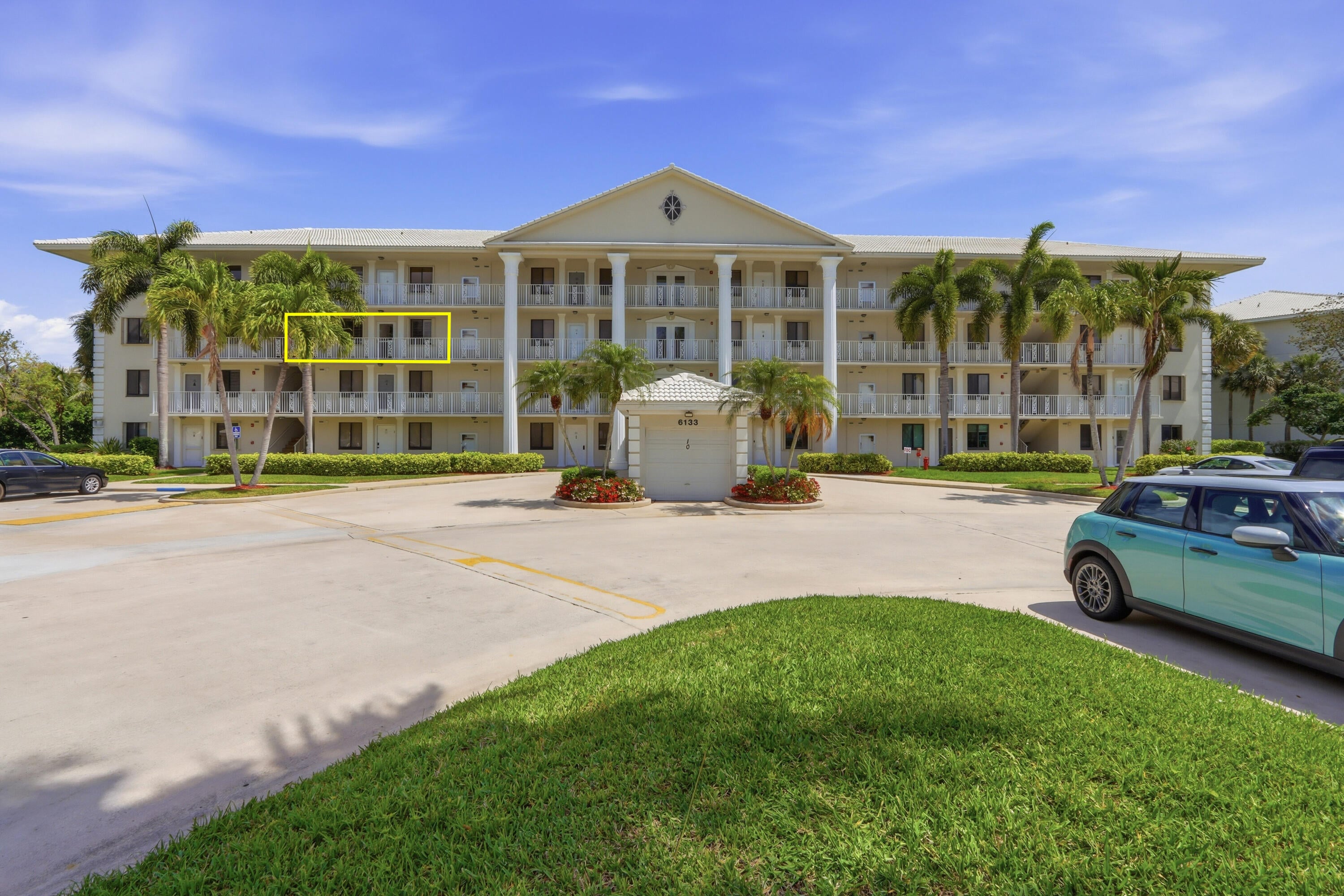 2BR – Condominium at 6133 Balboa Circle #302