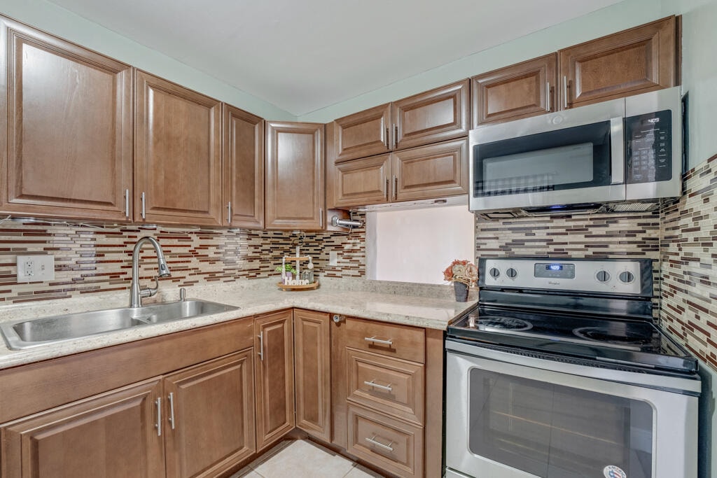 2BR – Condominium at 176 Lake Carol Drive
