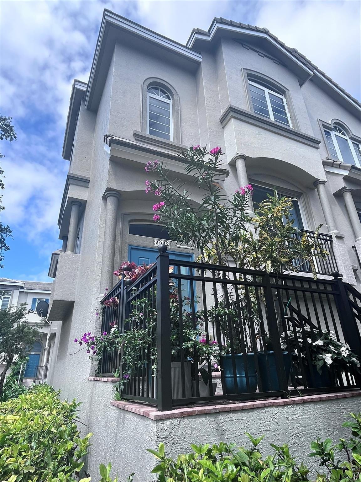 3BR – Townhouse at 3932 Coral Heights Way
