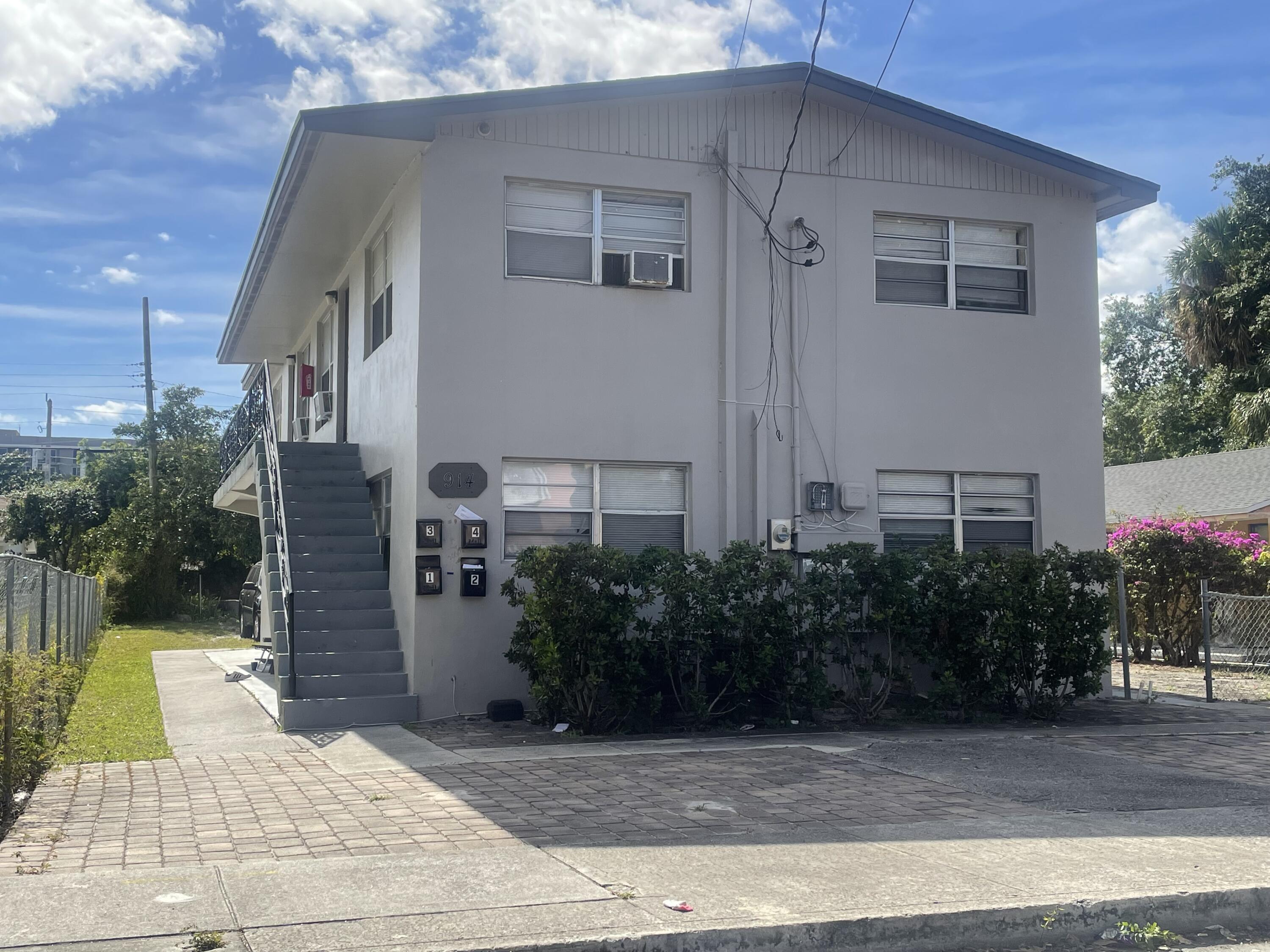 2BR – Townhouse at 914 4th Street #3