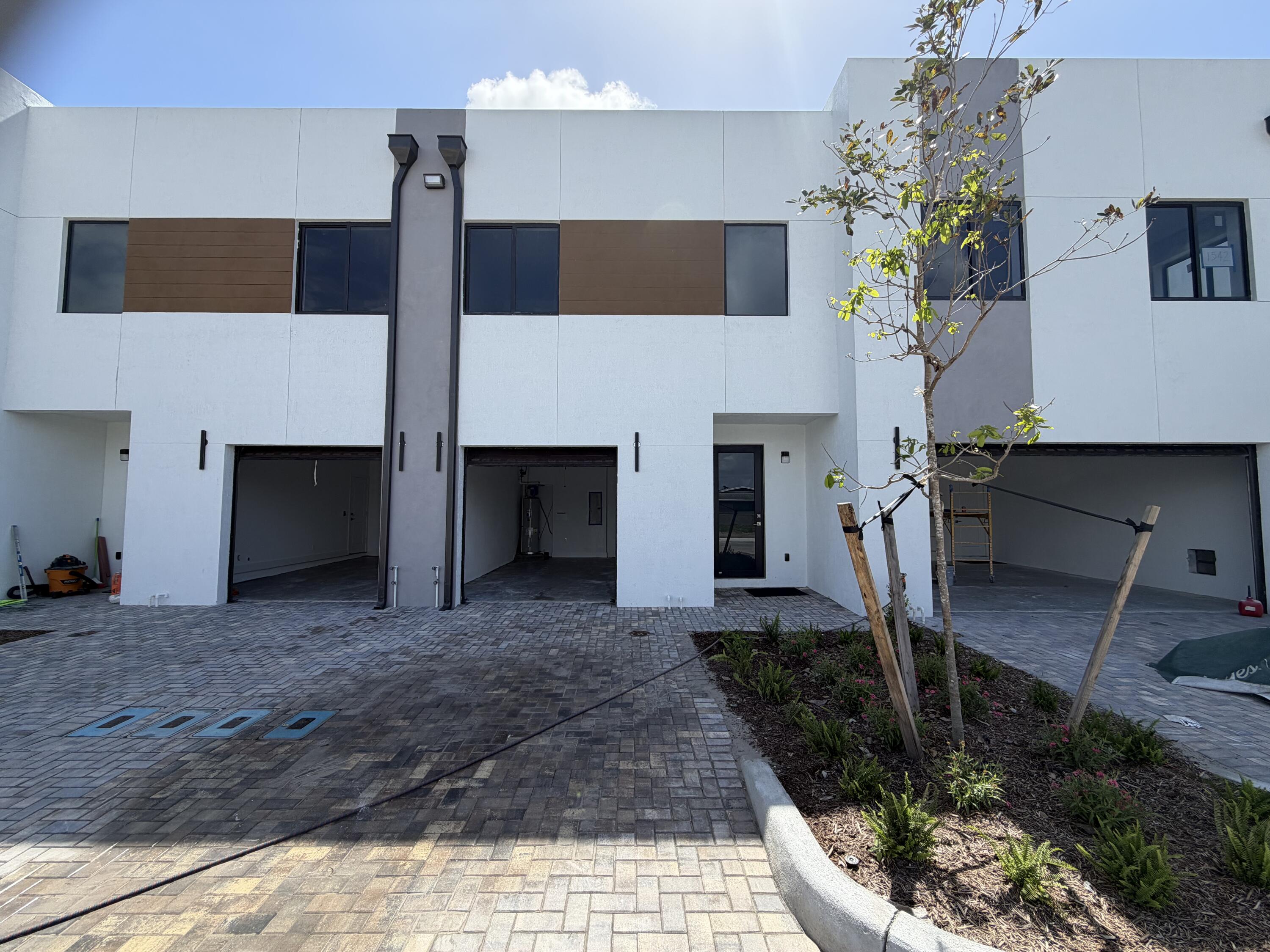 2BR – Townhouse at 110 NW 15th Court #1544