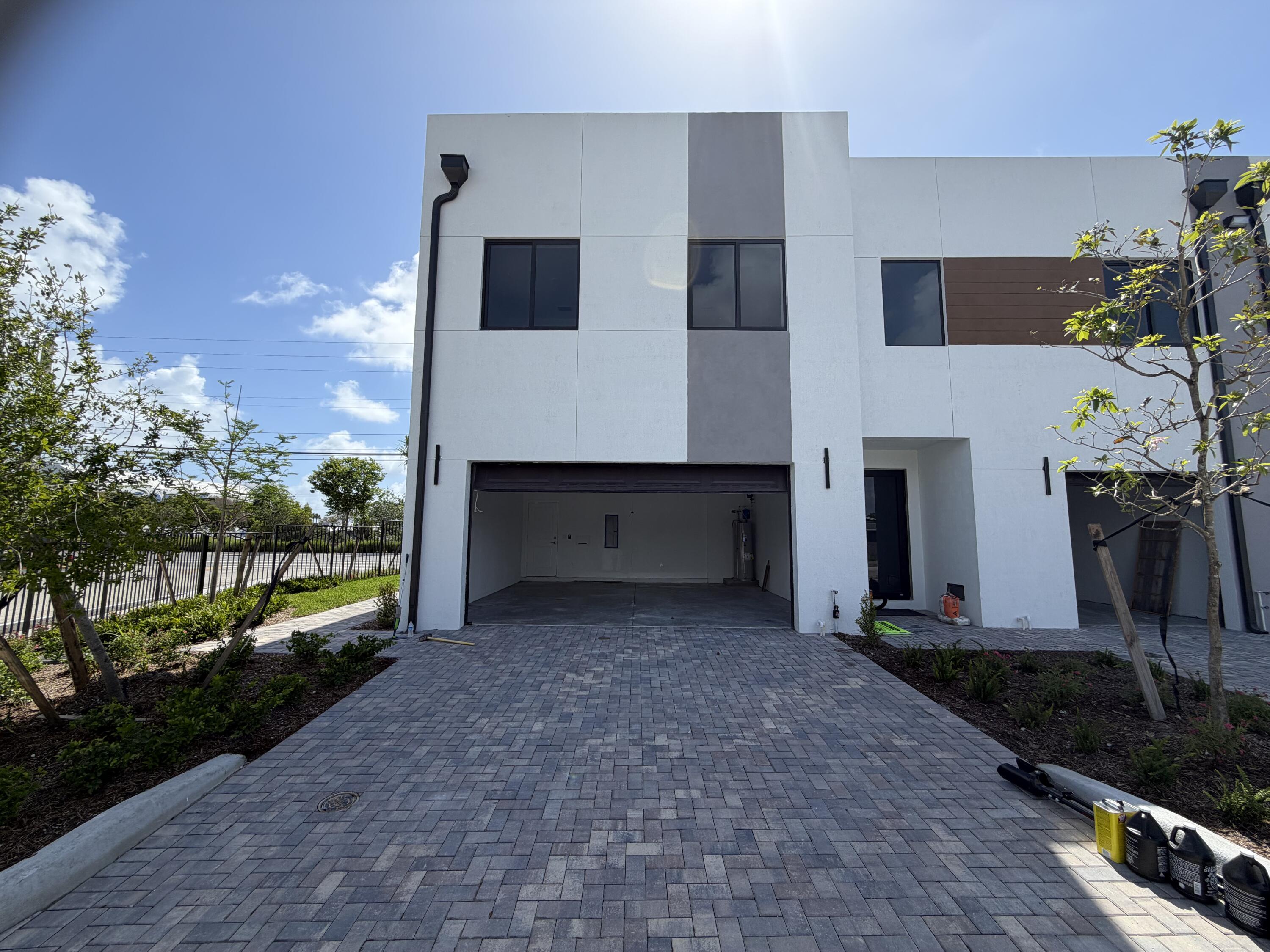 3BR – Townhouse at 120 NW 15th Place #1548