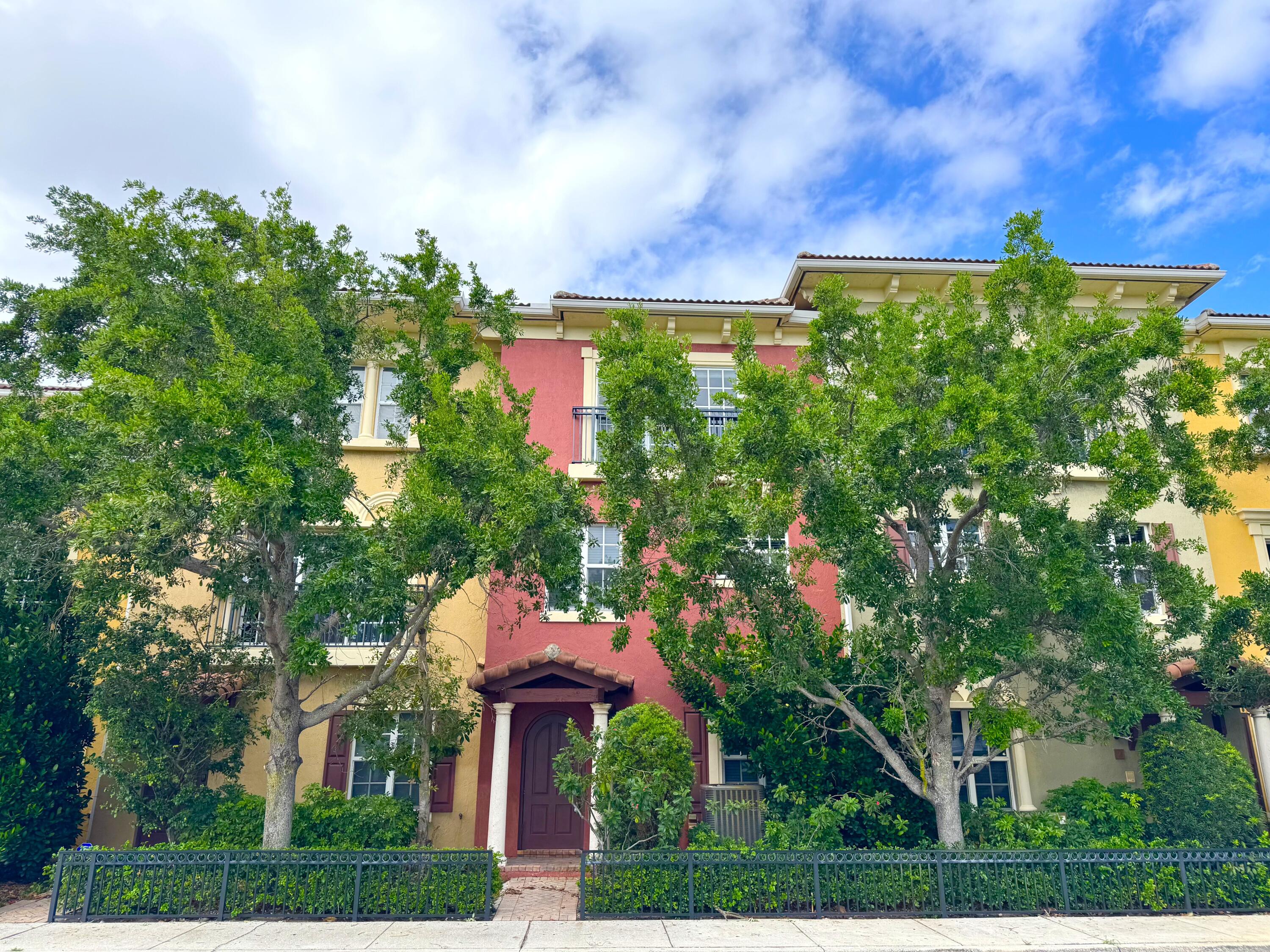 3BR – Townhouse at 531 S Federal Highway #15