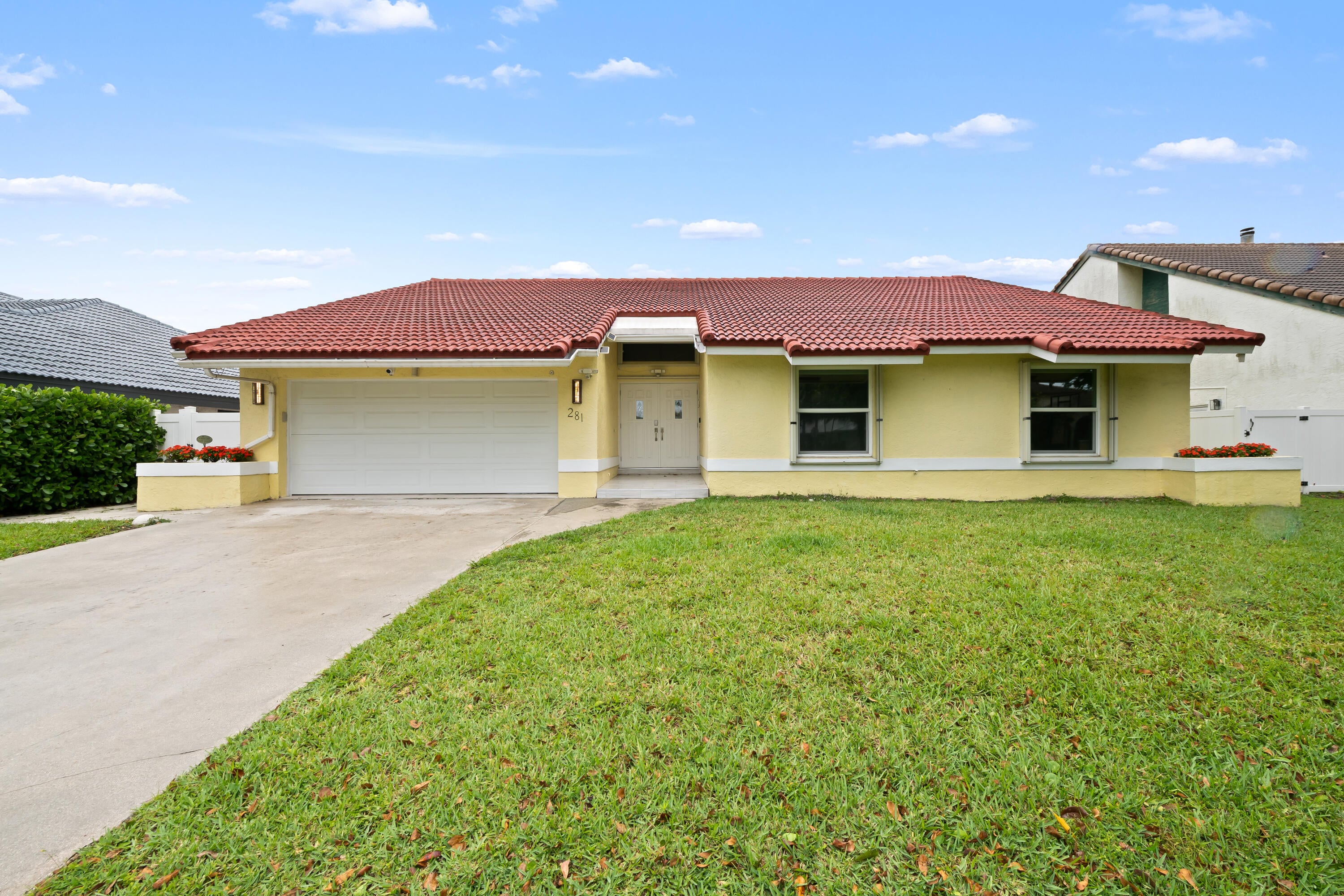 4BR – SingleFamilyResidence at 281 N Country Club Boulevard