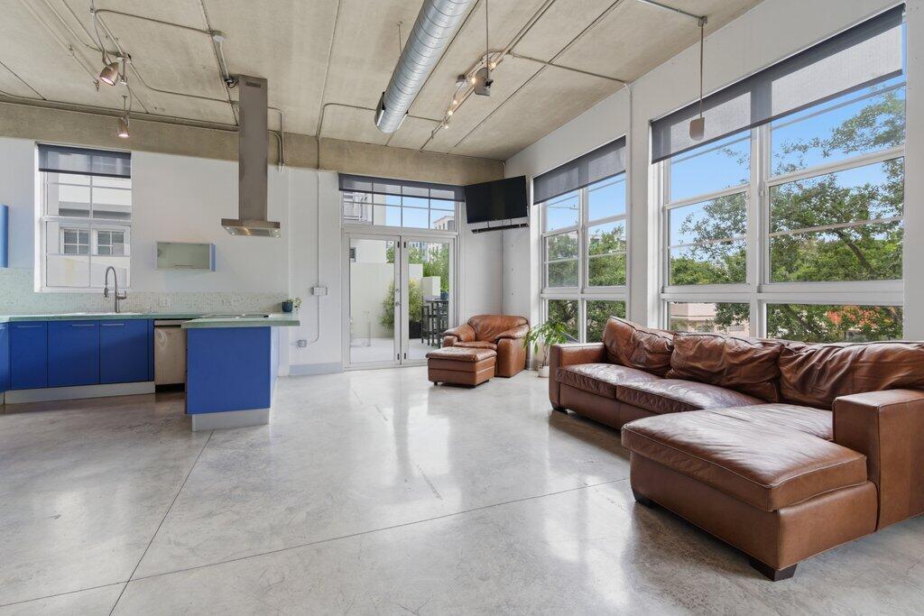 1BR – Condominium at 425 N Andrews Avenue #202