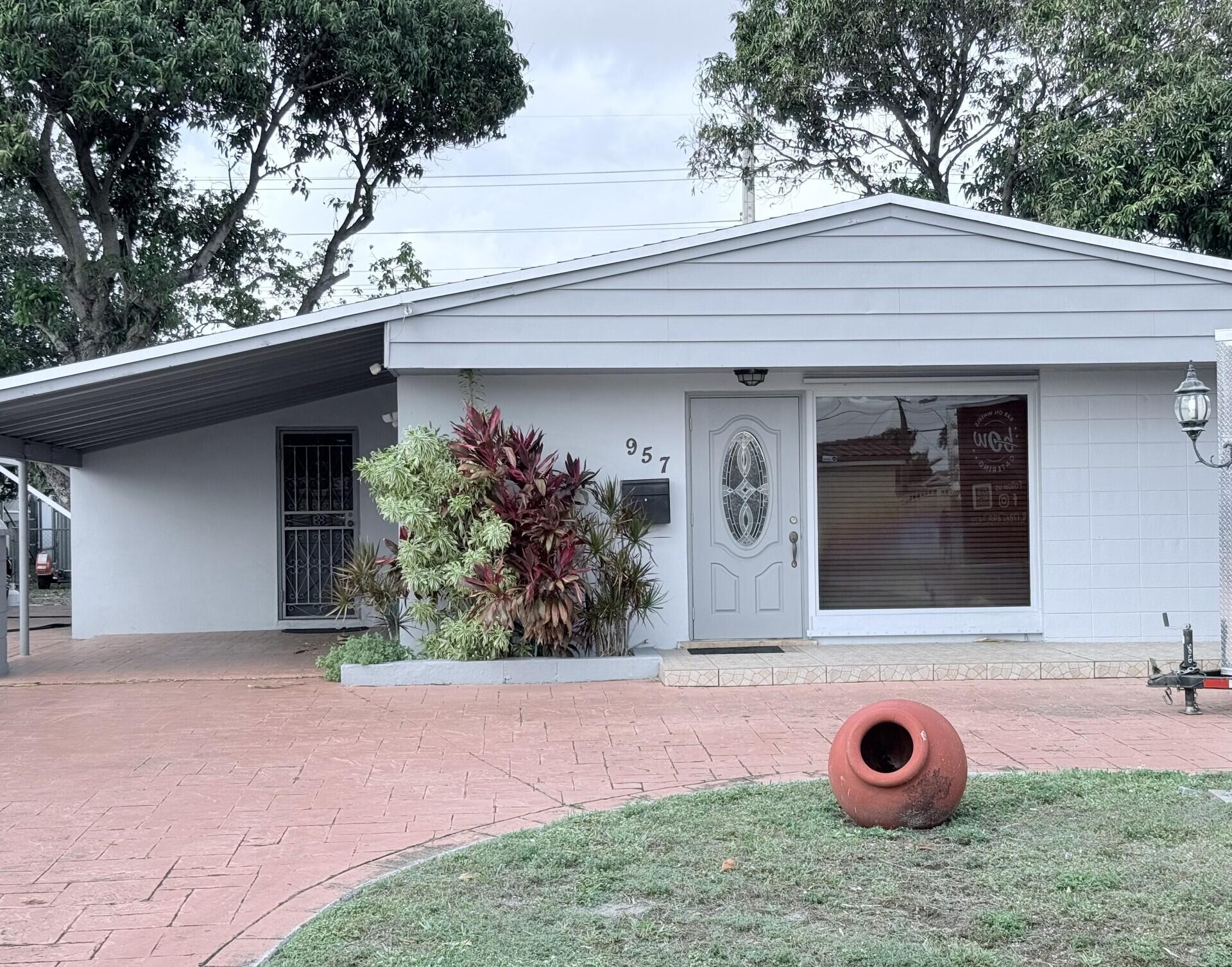 4BR – SingleFamilyResidence at 957 W 67th Street