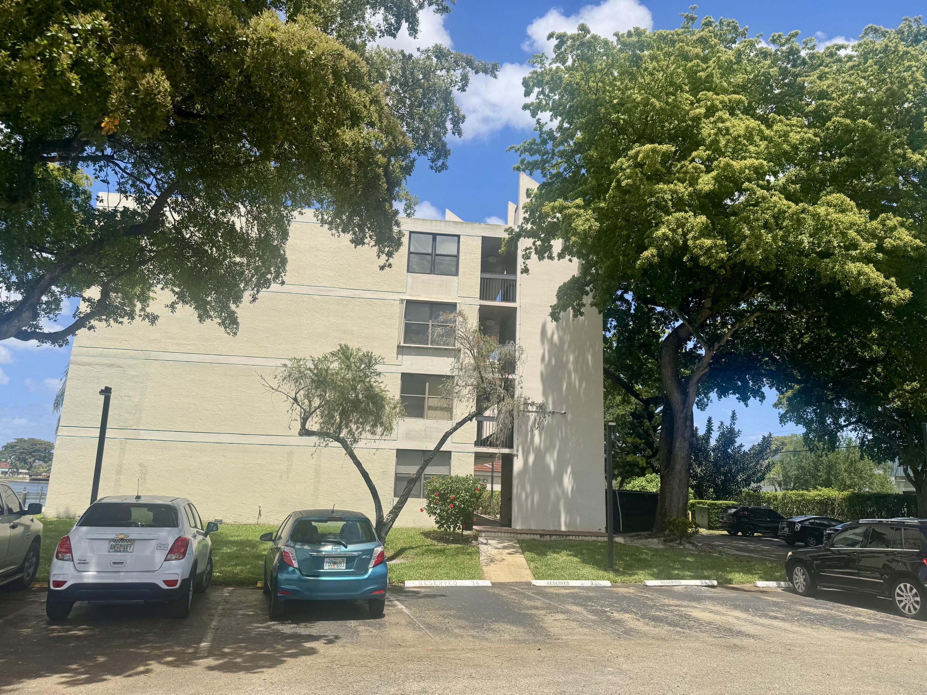 2BR – Condominium at 110 Lake Emerald Drive #404
