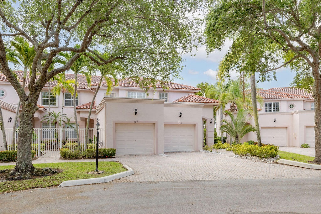 3BR – Condominium at 8050 Aberdeen Drive #202