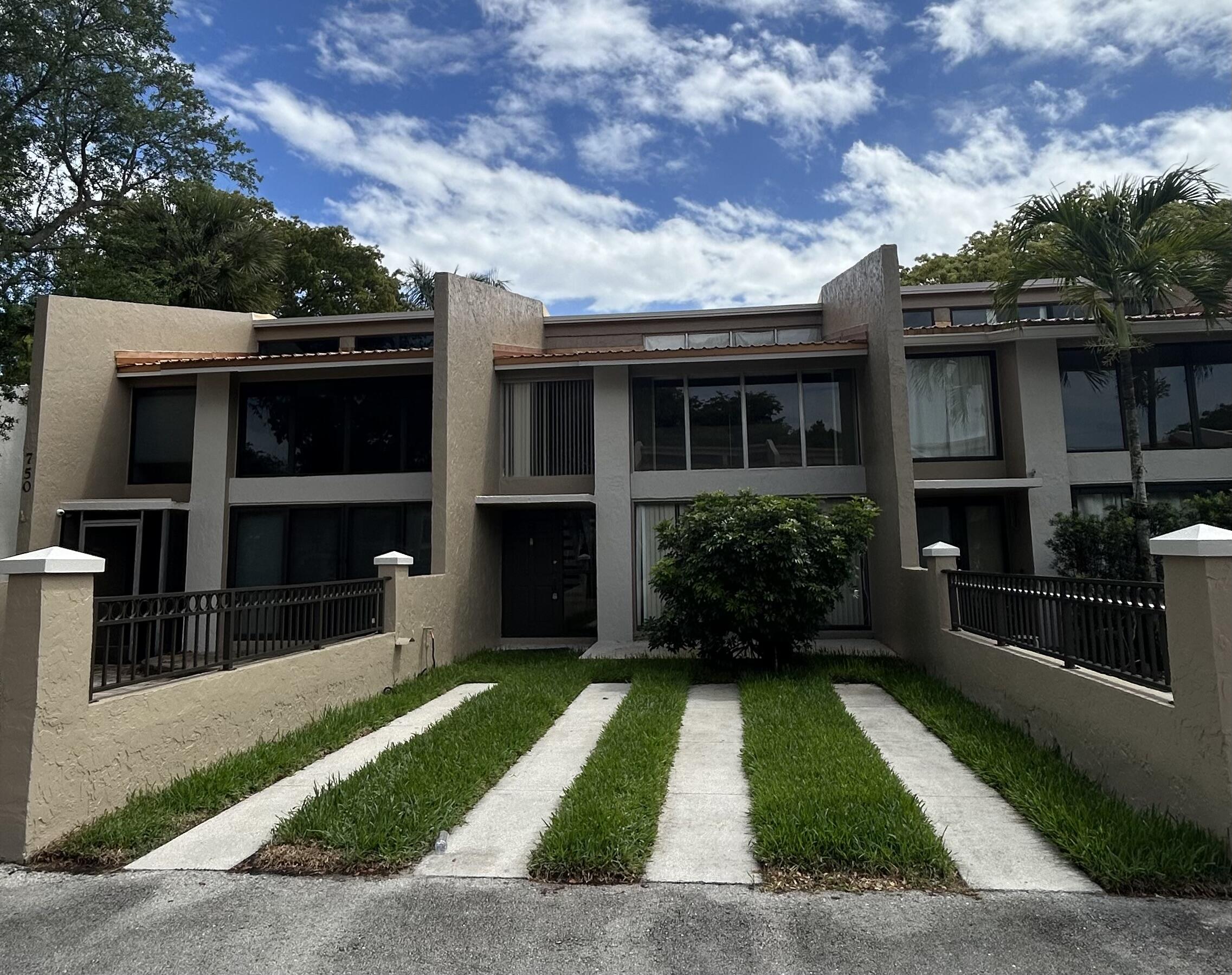 3BR – Townhouse at 750 E Coco Plum Circle #2