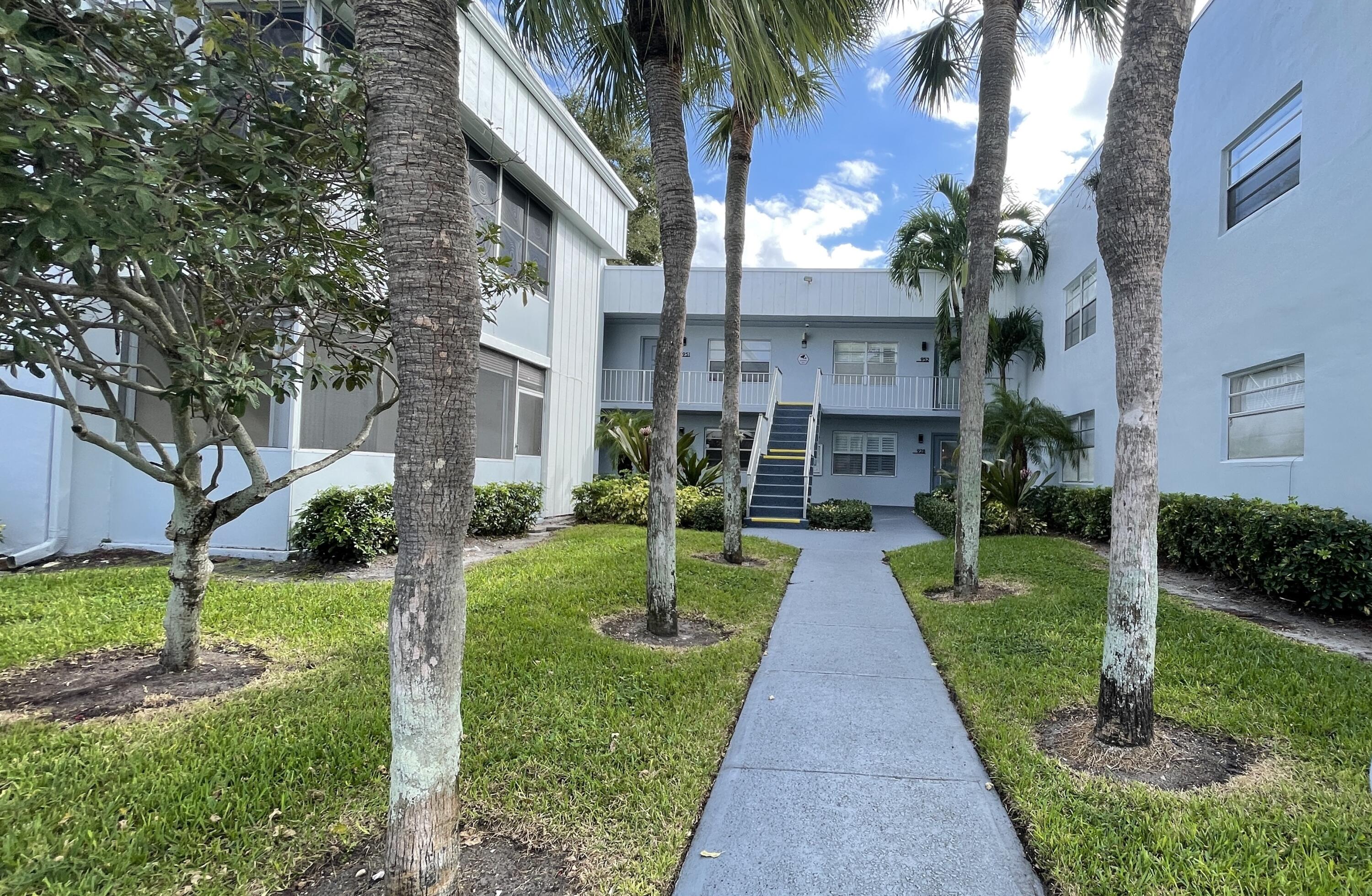 2BR – Condominium at 949 Normandy #949