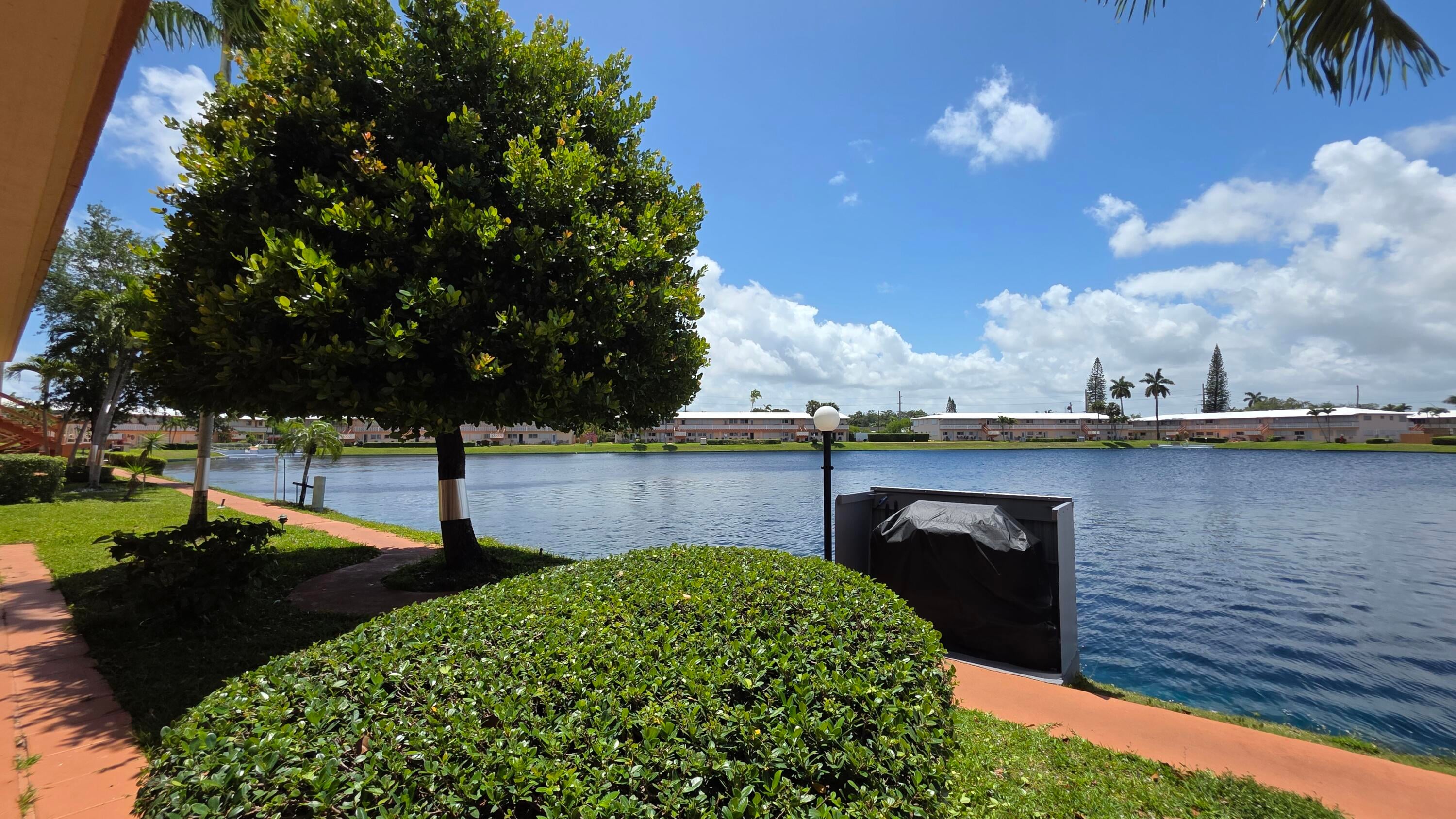 2BR – StockCooperative at 900 SW 10th Terrace #2s