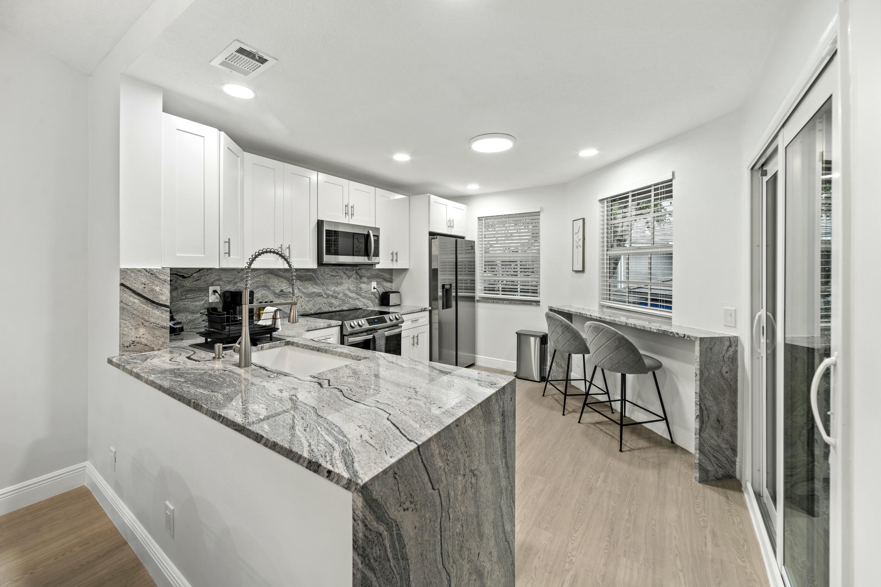 2BR – Townhouse at 6553 Via Regina