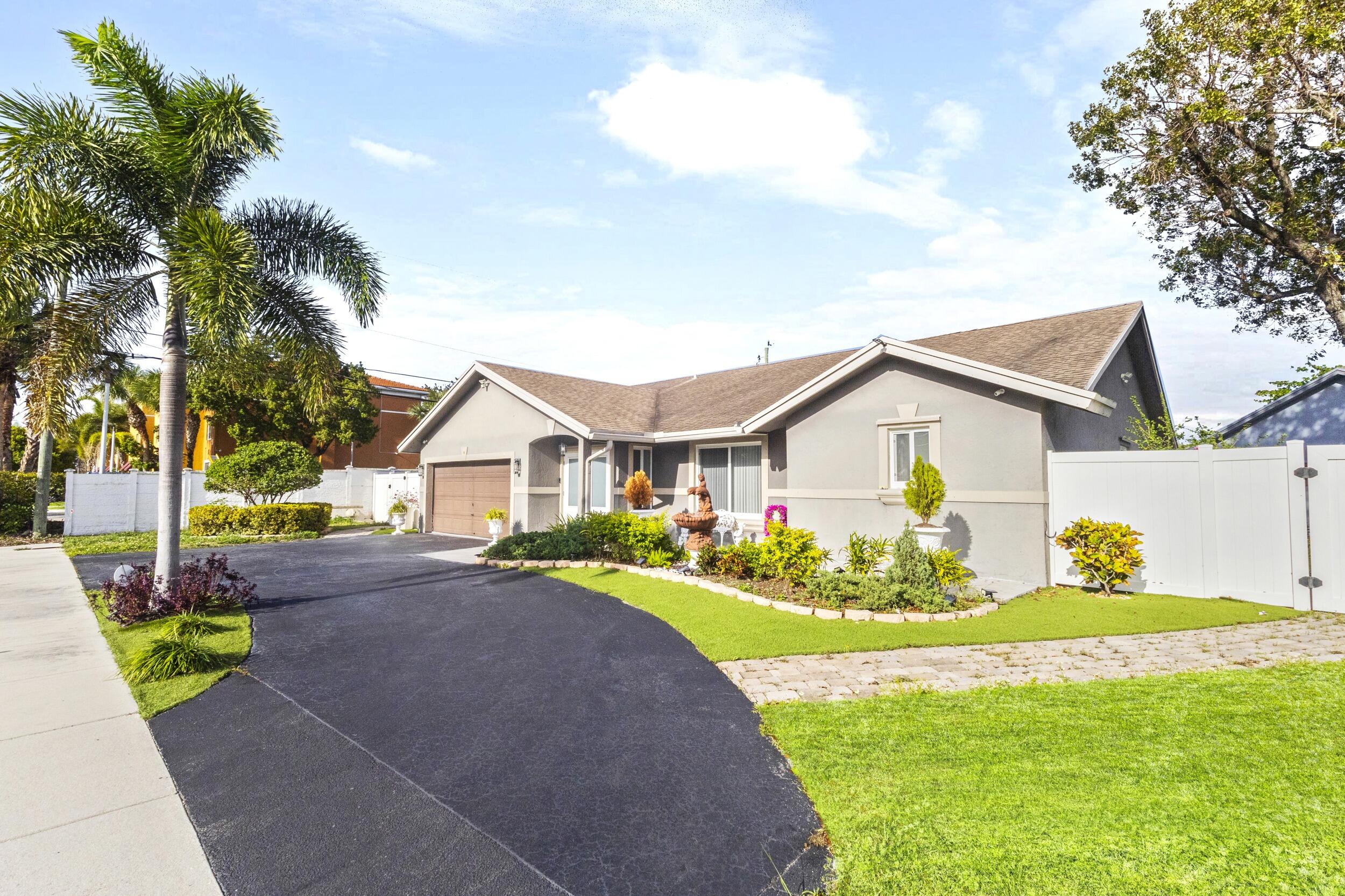 3BR – SingleFamilyResidence at 4040 NE 6th Avenue