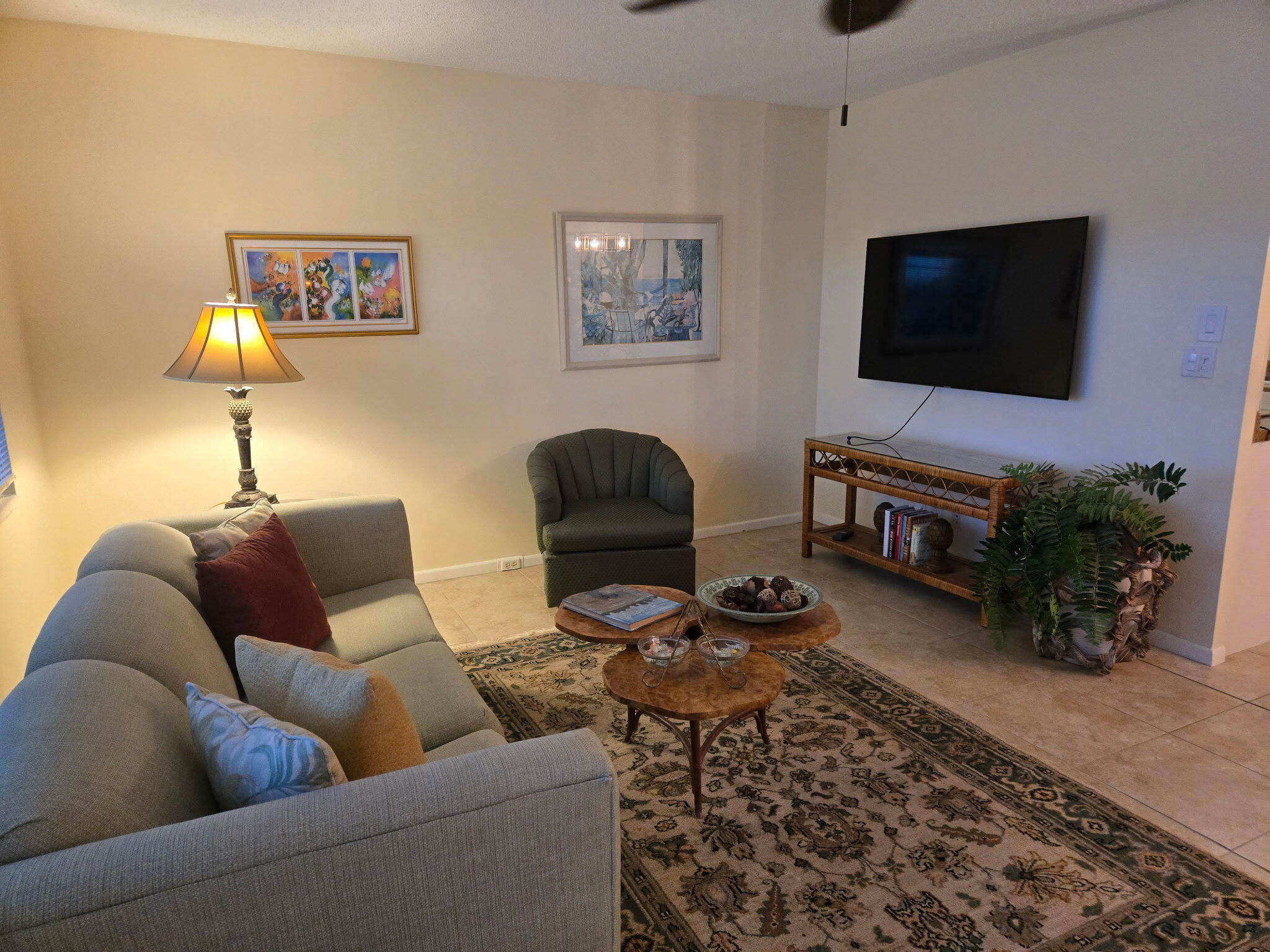 1BR – Condominium at 4047 N Newport N #4047