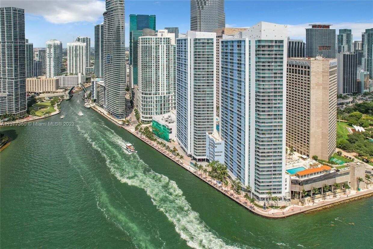 3BR – Condominium at 325 S Biscayne Boulevard #2926