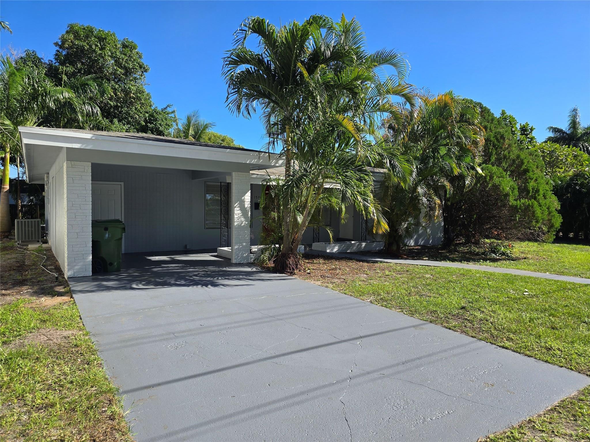 2BR – SingleFamilyResidence at 1524 NE 5th Avenue