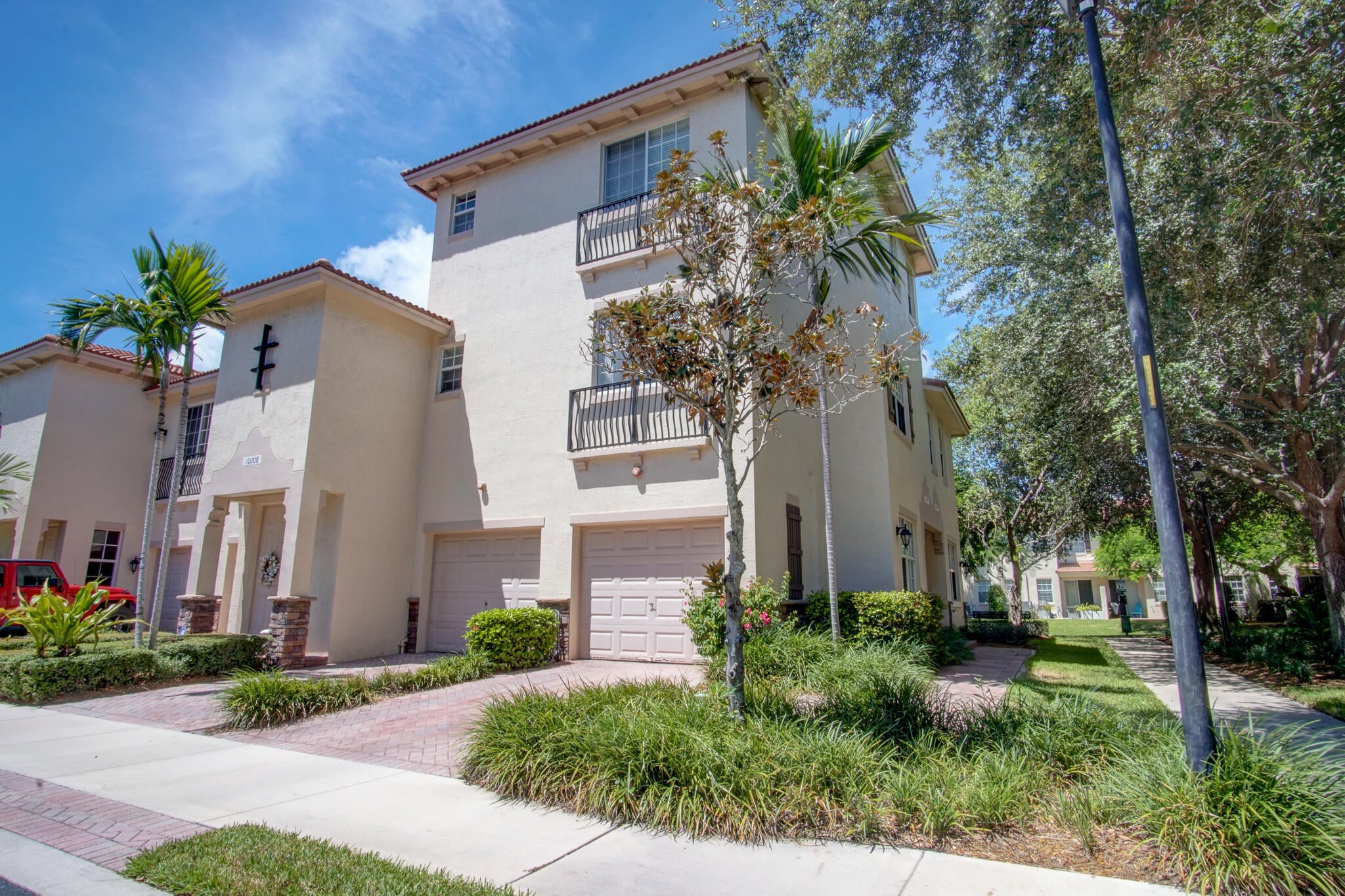 3BR – Townhouse at 1020 E Longport Circle #F2