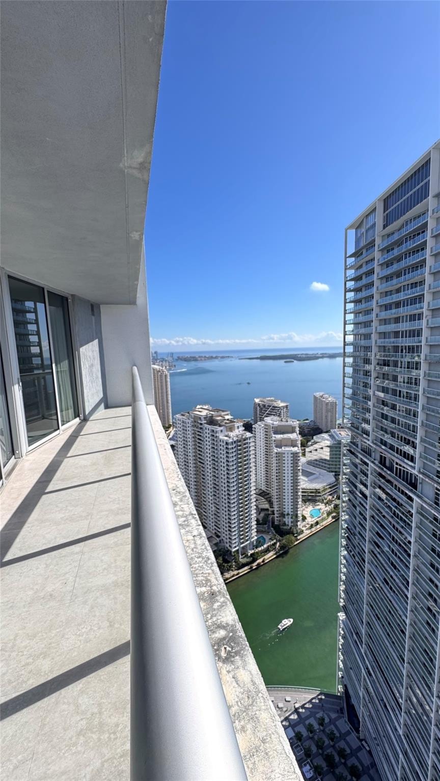 2BR – Condominium at 475 Brickell Avenue #4913