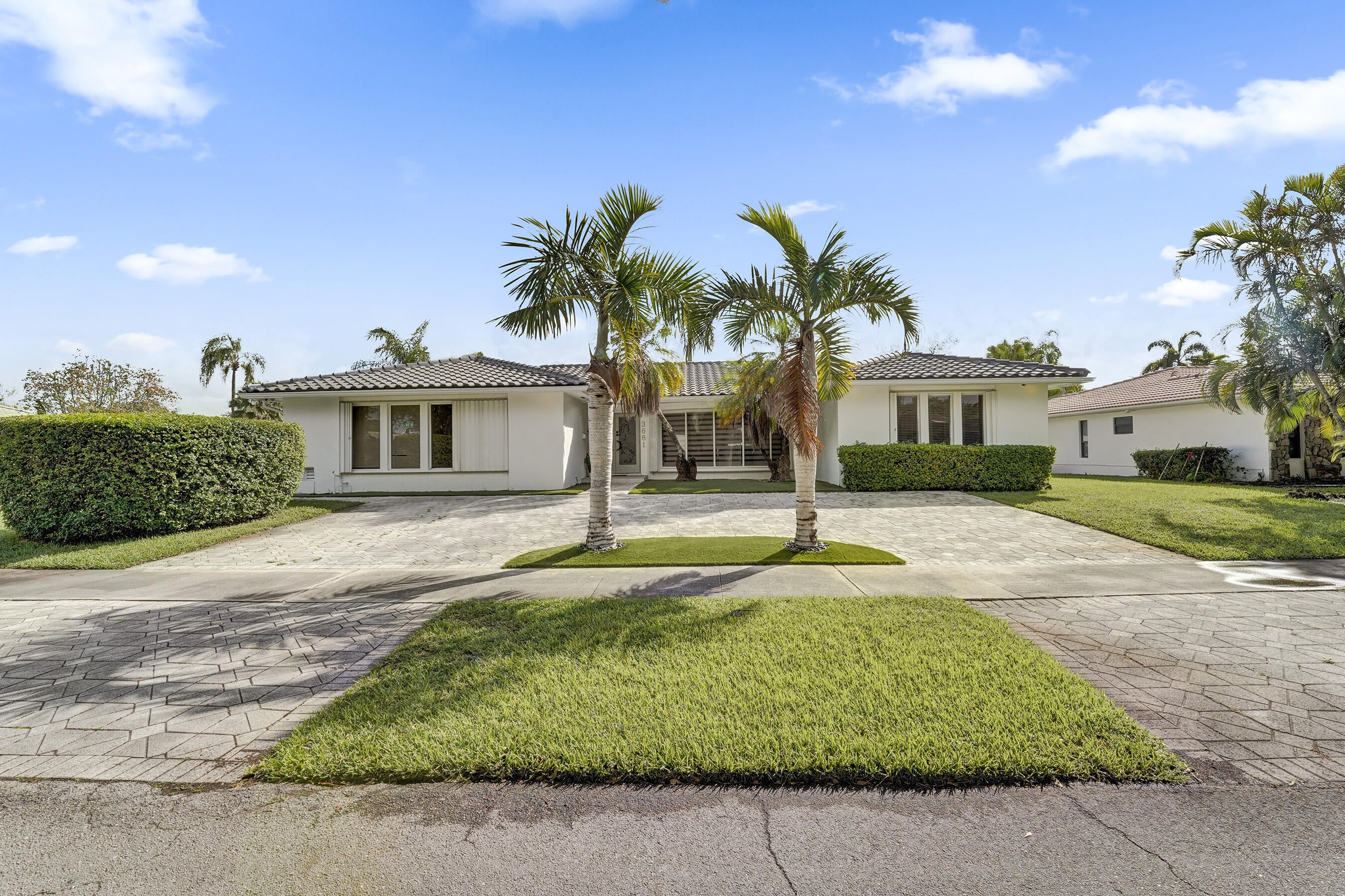5BR – SingleFamilyResidence at 3681 N 54th Avenue