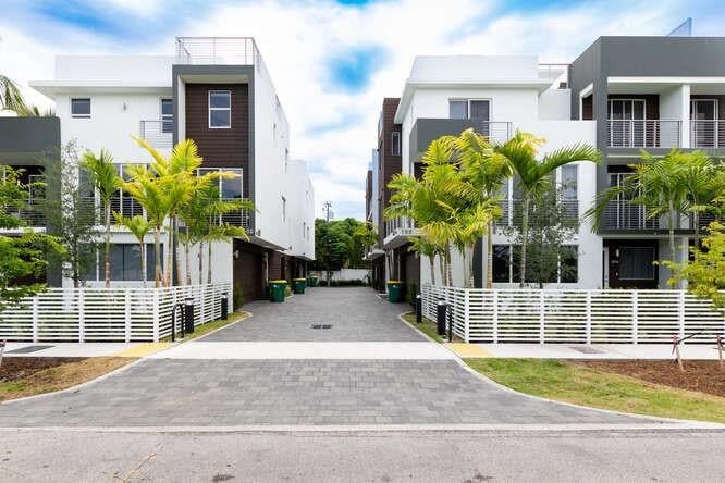 3BR – Townhouse at 700 NE 14th Avenue #206