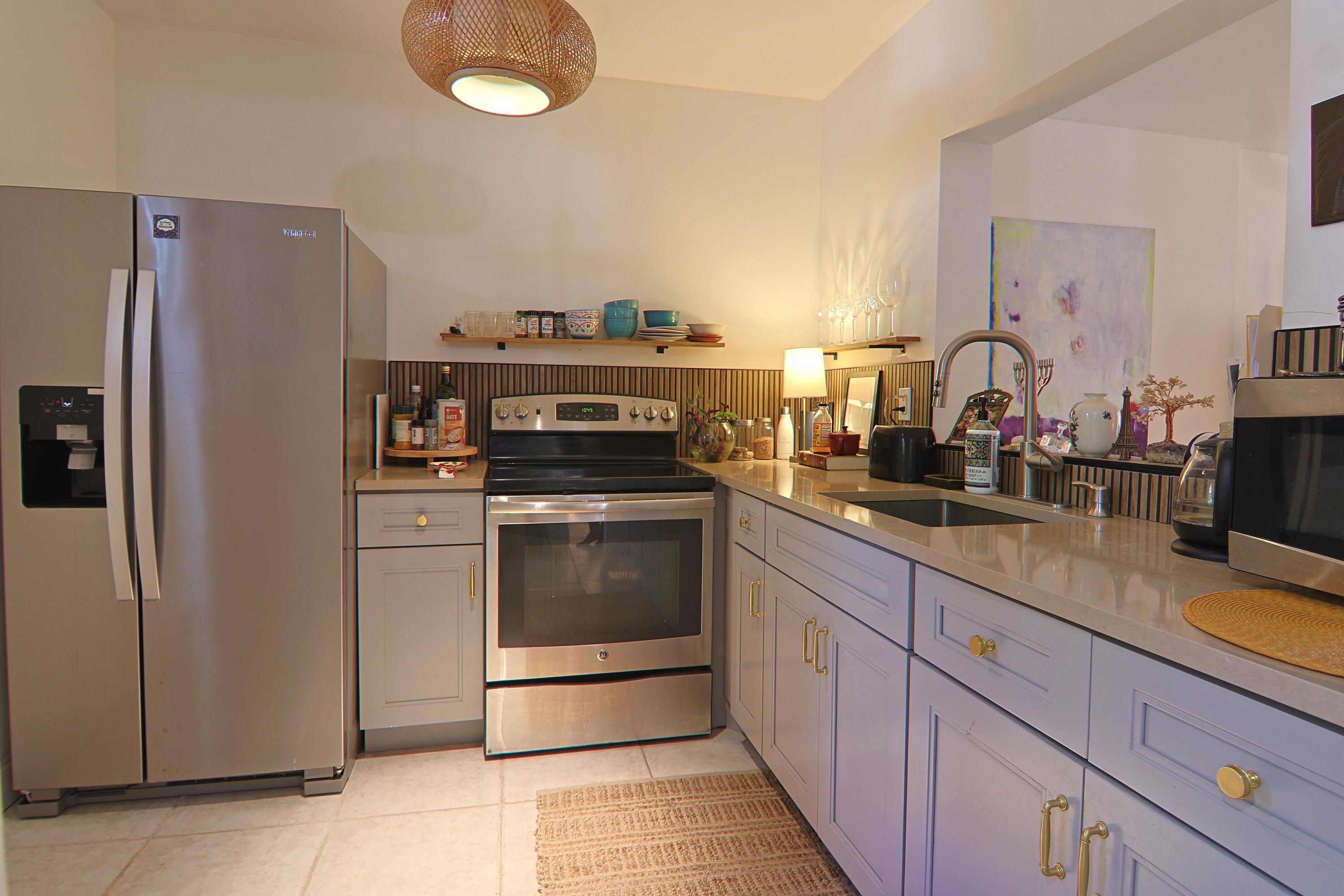 1BR – Condominium at 1000 NE 12th Avenue #106