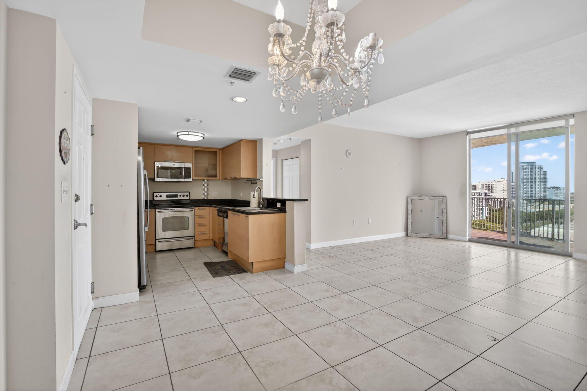 3BR – Condominium at 140 S Dixie Highway #819