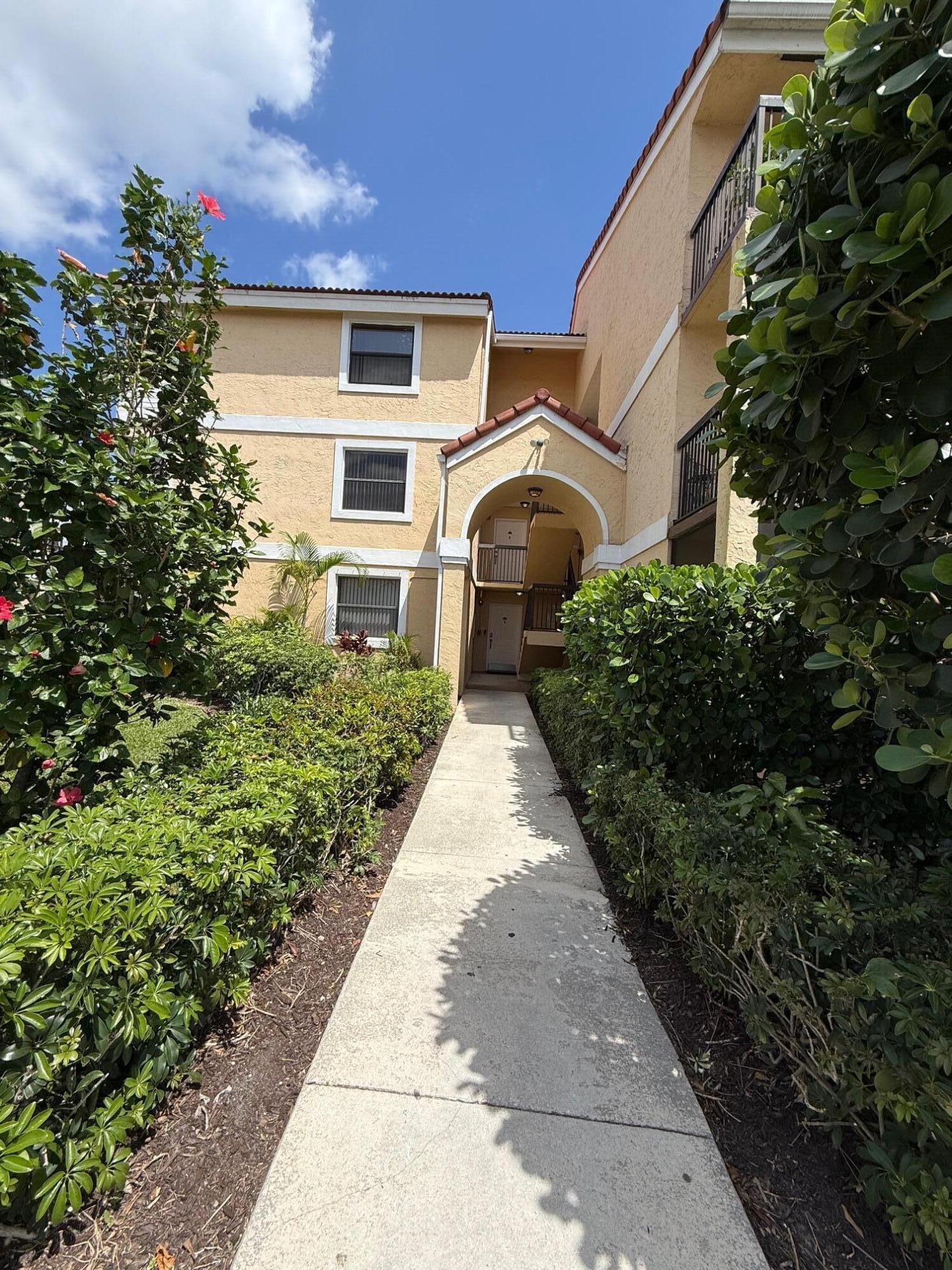 2BR – Condominium at 5721 Riverside Drive #301b5