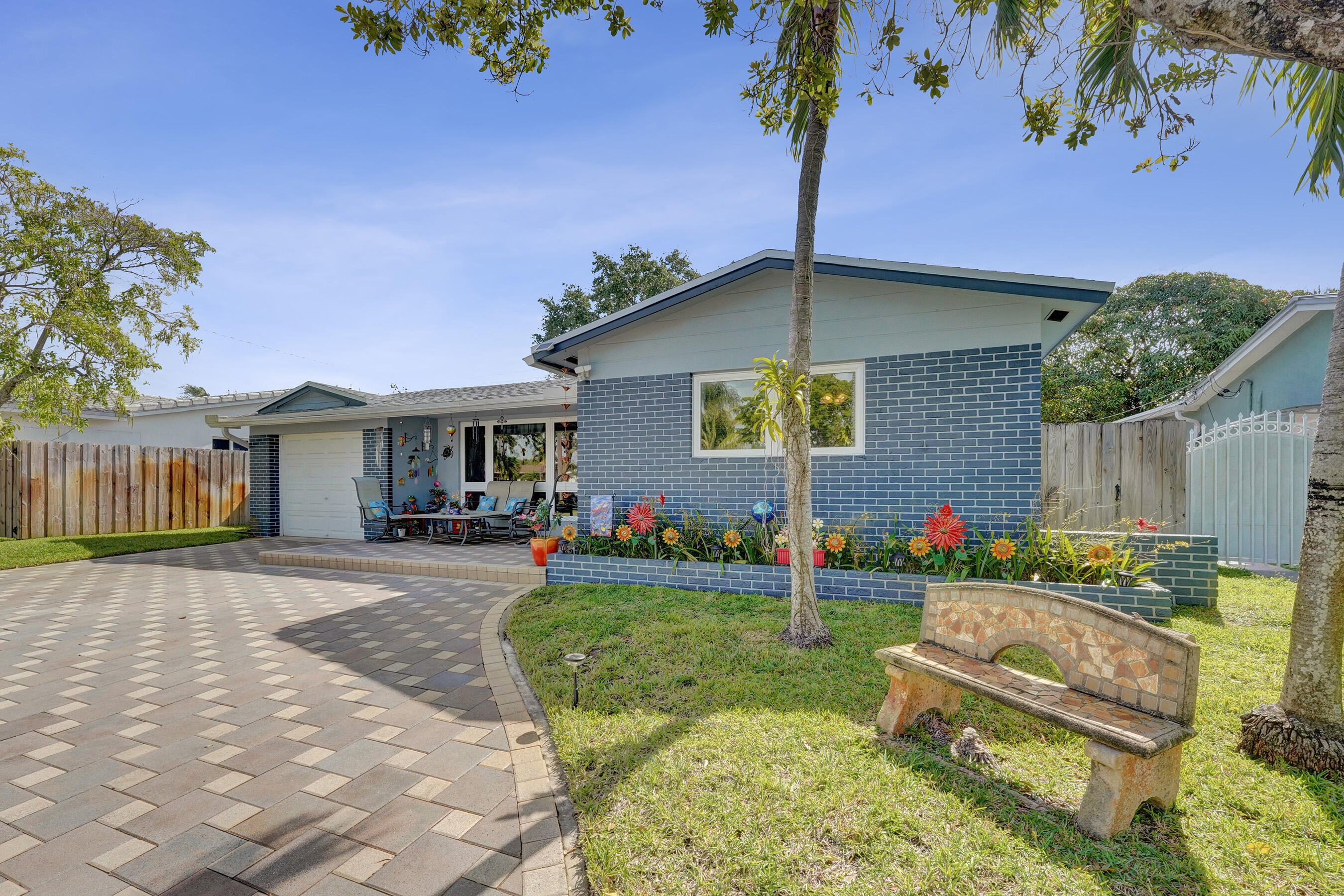 3BR – SingleFamilyResidence at 1921 N 49th Avenue