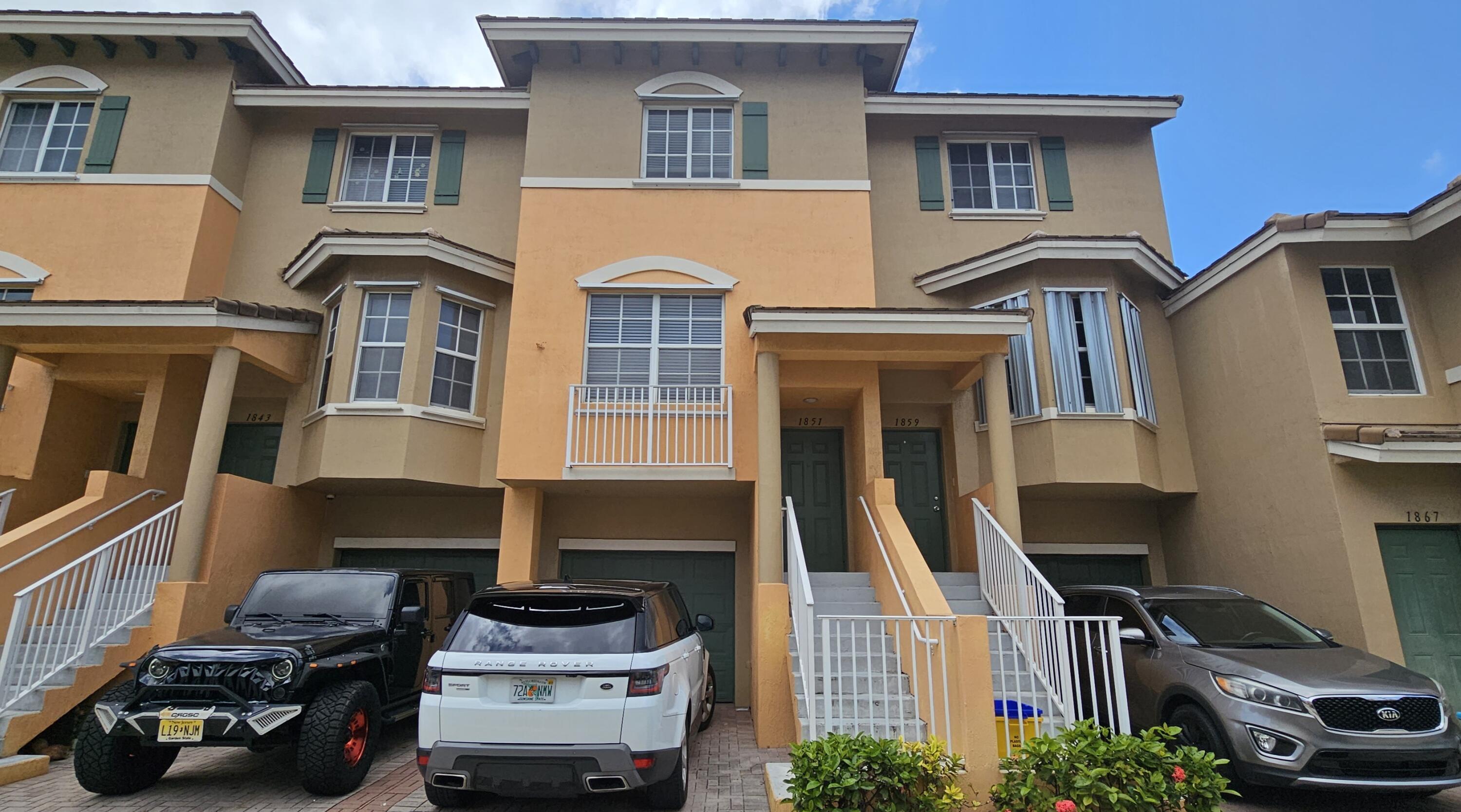3BR – Townhouse at 1851 NE 5th Street #1507